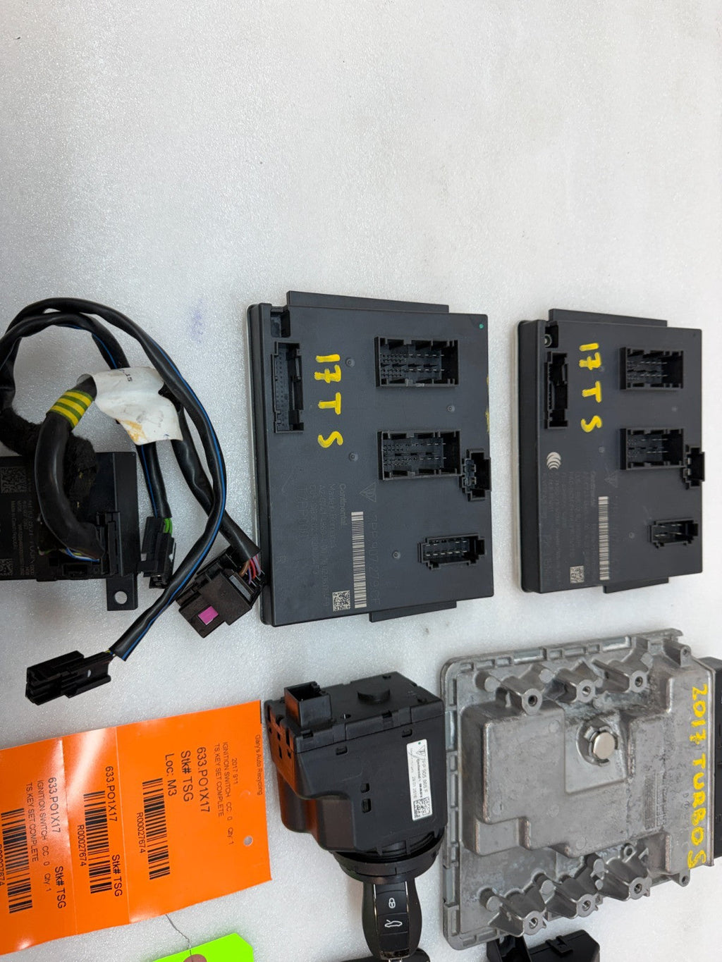 17 18 19 PORSCHE 991 TURBO S OEM ECU ECM DME BCM IMMOBILIZER KEY SET KEYS 991.2