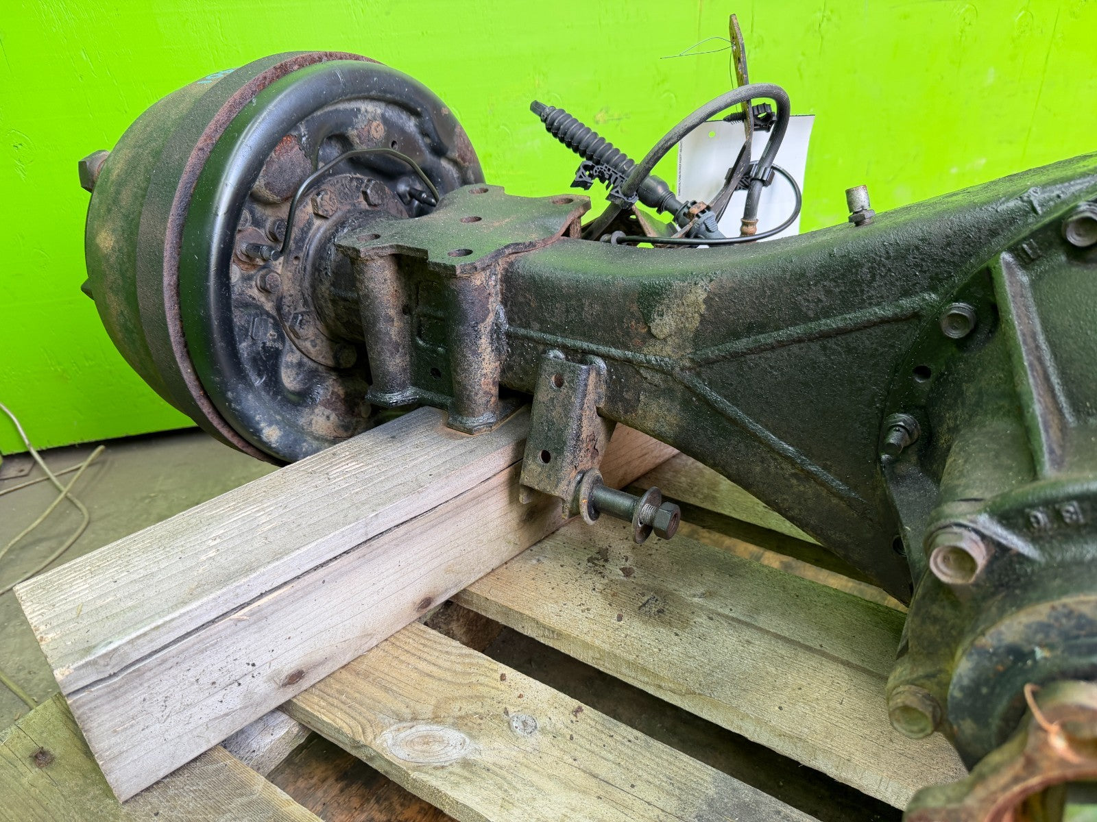 16 ISUZU NPR 5.2 REAR DIFFERENTIAL DIFF AXLE ASSEMBLY