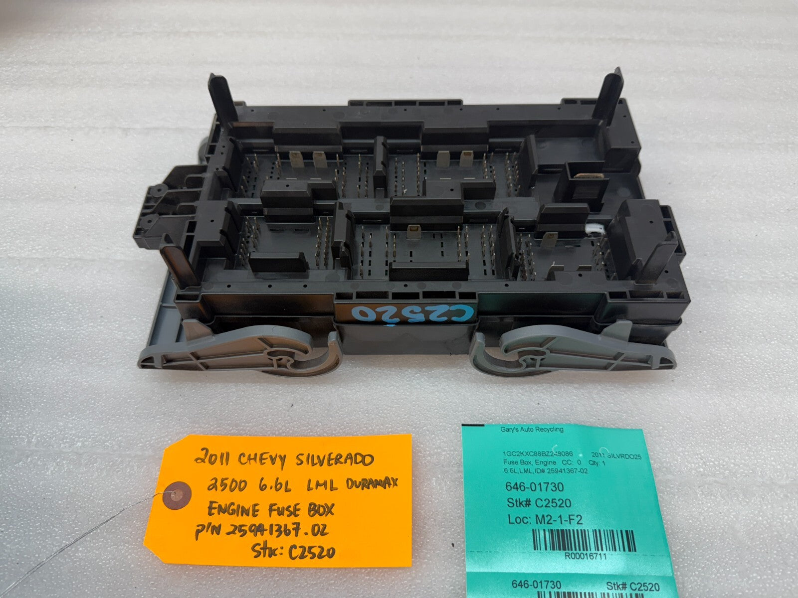 11-14 GMC CHEVROLET SILVERADO 2500HD 3500HD 6.6 LML FUSE RELAY BOX 25941367