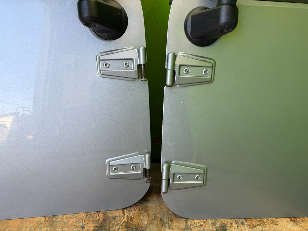 07-18 JEEP WRANGLER JK OEM FULL HARD DOORS SILVER WITH DOOR PANELS MIRROR KEY