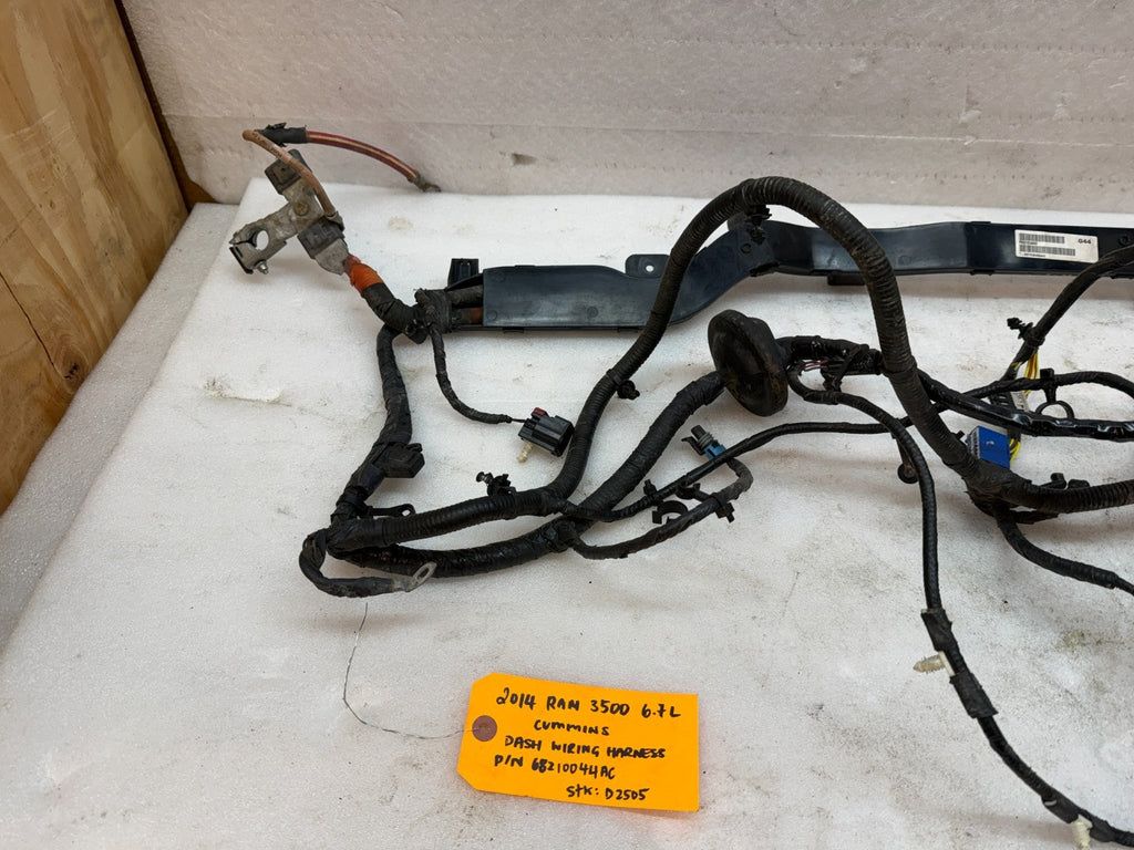 14 DODGE RAM 2500 3500 6.7 INSTRUMENT DASH GAUGE CLUSTER WIRING HARNESS 68210044