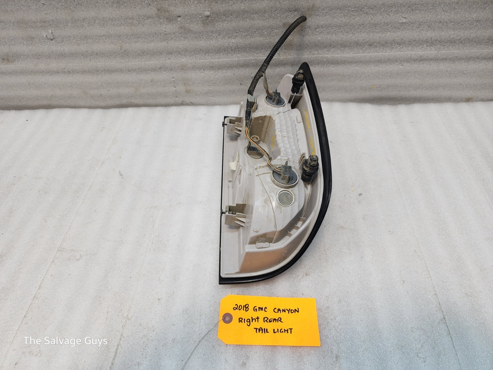 15-22 GMC CANYON COLORADO OEM LEFT REAR TAILLIGHT TAIL LAMP
