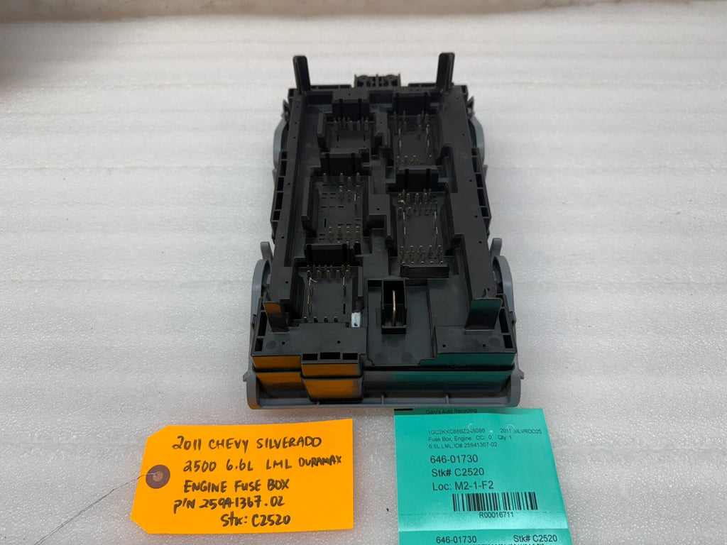 11-14 GMC CHEVROLET SILVERADO 2500HD 3500HD 6.6 LML FUSE RELAY BOX 25941367