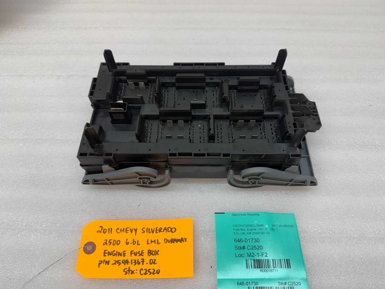 11-14 GMC CHEVROLET SILVERADO 2500HD 3500HD 6.6 LML FUSE RELAY BOX 25941367
