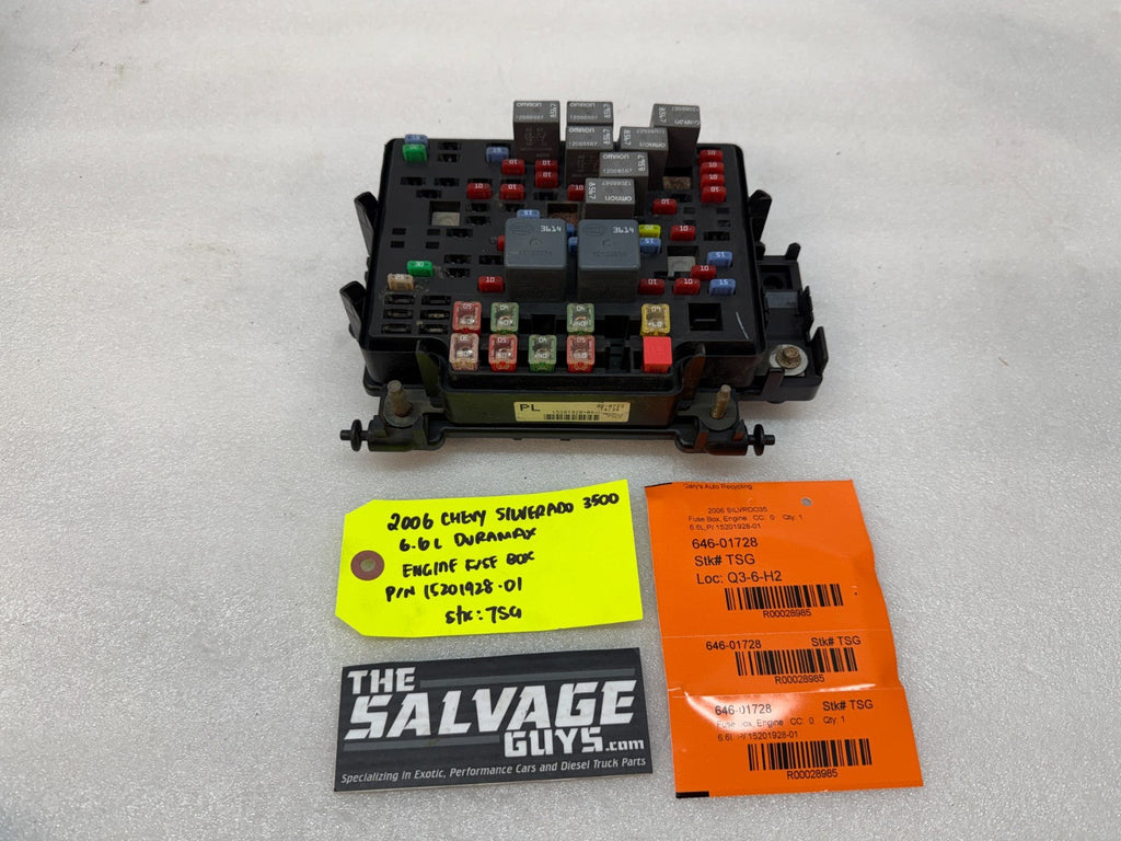 03-07 Chevrolet GMC SILVERADO SIERRA 1500 UNDERHOOD FUSE RELAY BOX 15201928-01