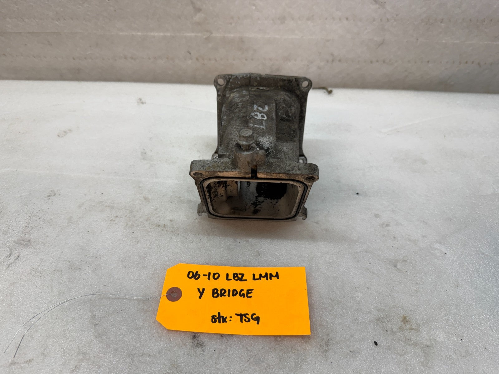 06-10 GMC CHEVROLET LBZ LMM 6.6 DURAMAX Y-BRIDGE INTAKE MANIFOLD