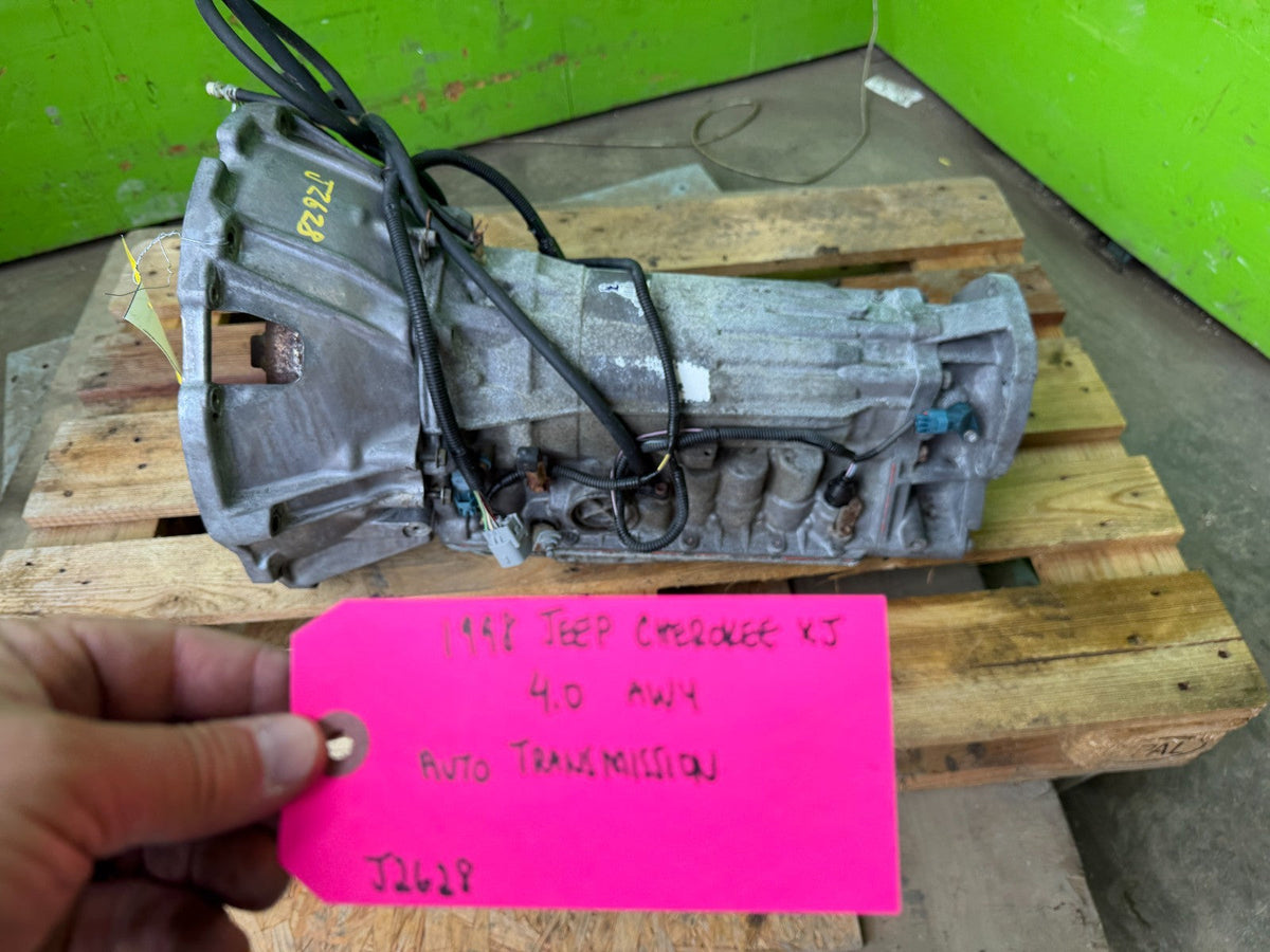 98 JEEP CHEROKEE XJ 4.0 AUTOMATIC TRANSMISSION 43LE 52104210AC 4x4 97-01