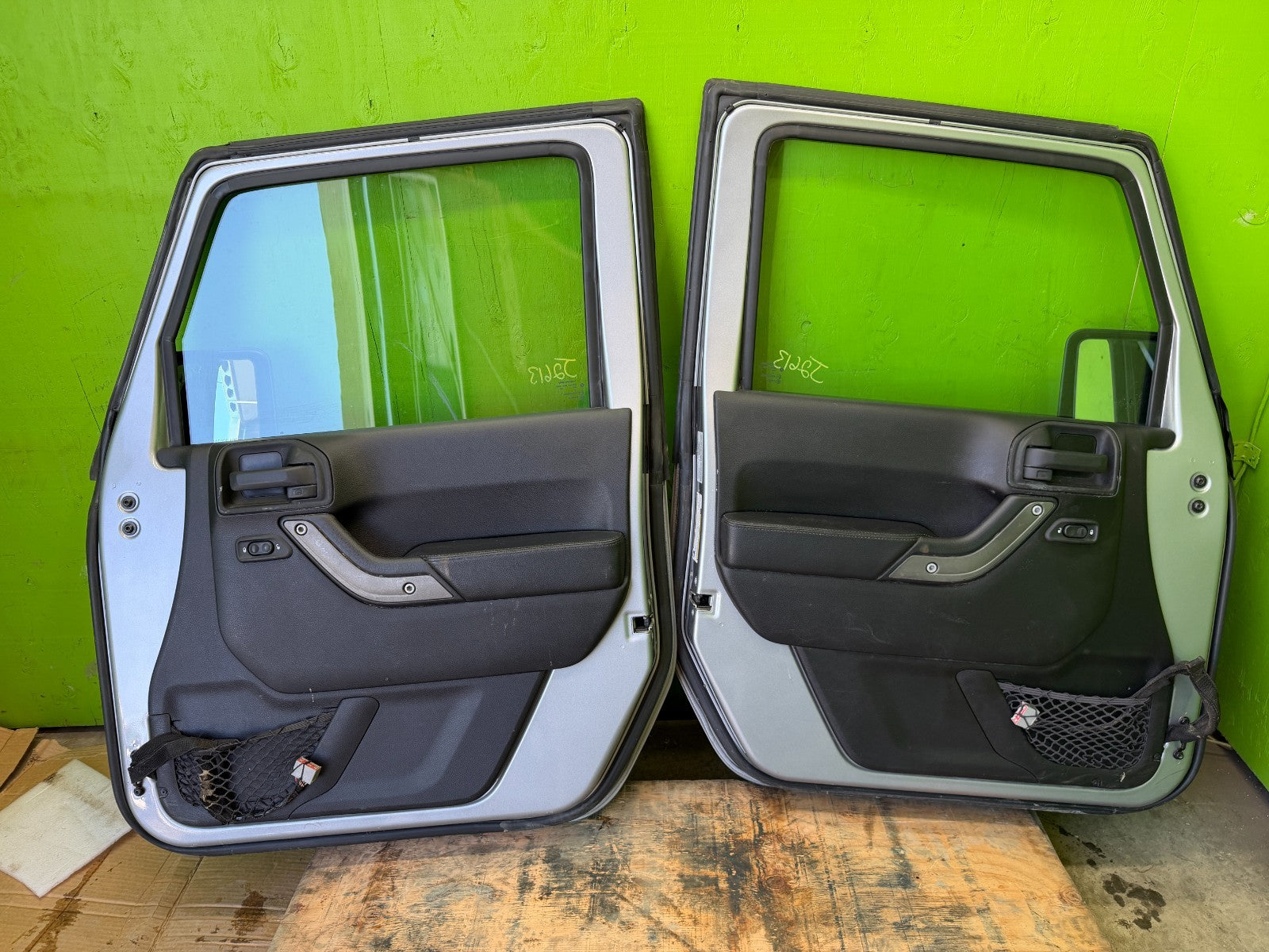 07-18 JEEP WRANGLER JK OEM FULL HARD DOORS SILVER WITH DOOR PANELS MIRROR KEY