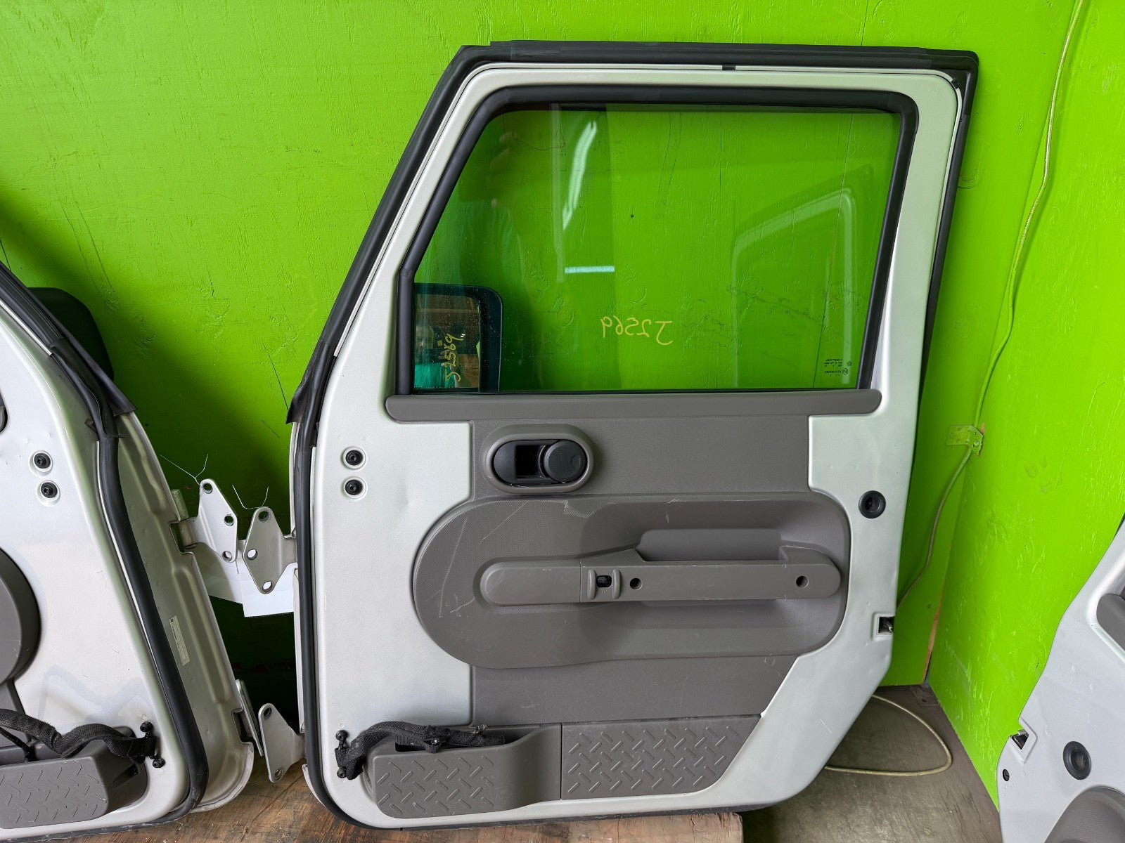 07-18 JEEP WRANGLER JK OEM FULL HARD DOORS SILVER WITH DOOR PANELS MIRRORS KEY