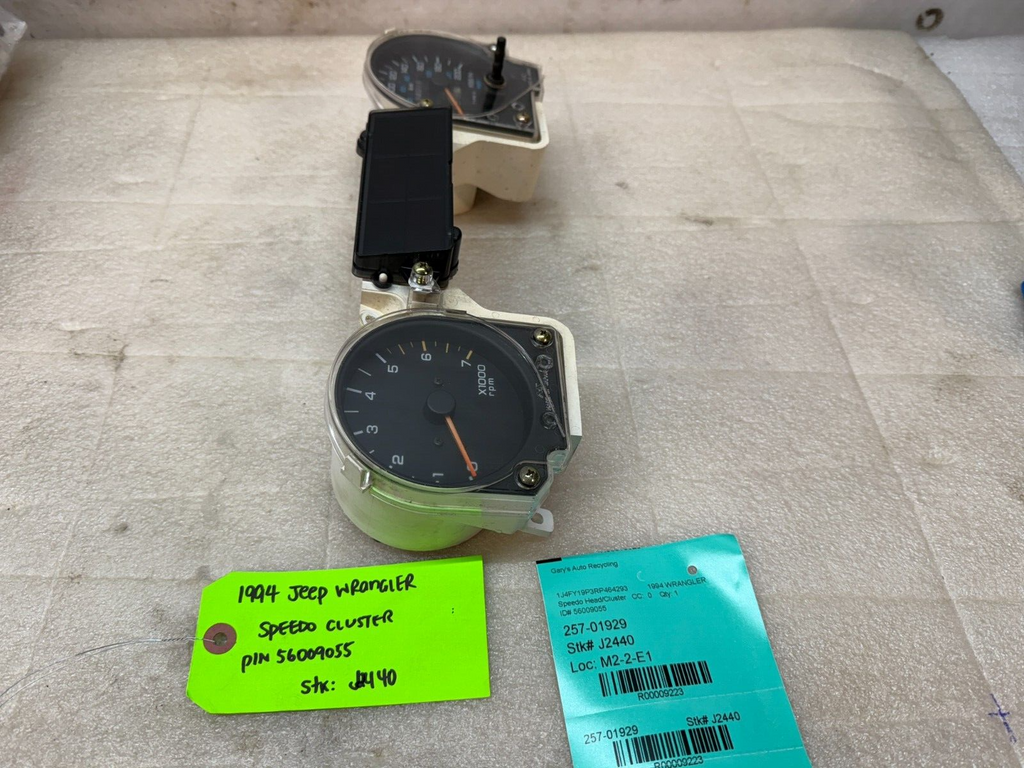 92-95 JEEP WRANGLER YJ OEM METRIC GAUGE CLUSTER SPEEDOMETER TACH 56009055