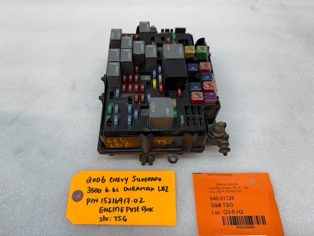 06 07 Chevrolet GMC SILVERADO SIERRA LBZ UNDERHOOD FUSE RELAY BOX 15216917-02