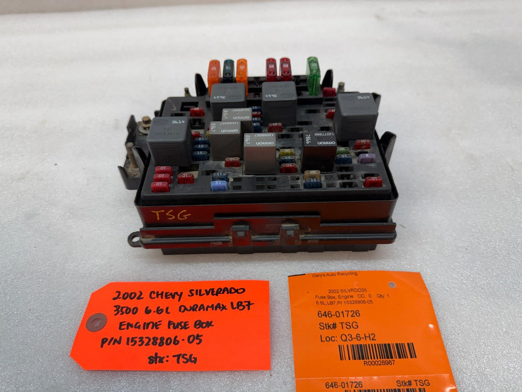 01-05 Chevrolet GMC 2500hd SIERRA 6.6 LB7 UNDERHOOD FUSE RELAY BOX 15328806-05