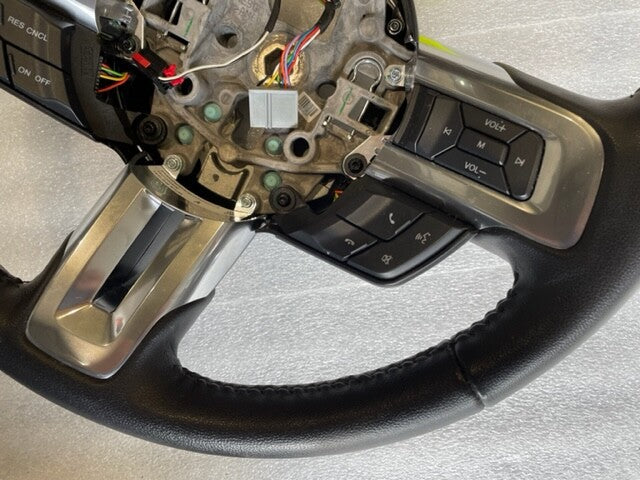 17 FORD MUSTANG GT BLACK LEATHER STEERING WHEEL W CONTROLS  6sp MANUAL 15 16 17