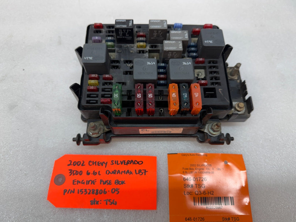 01-05 Chevrolet GMC 2500hd SIERRA 6.6 LB7 UNDERHOOD FUSE RELAY BOX 15328806-05