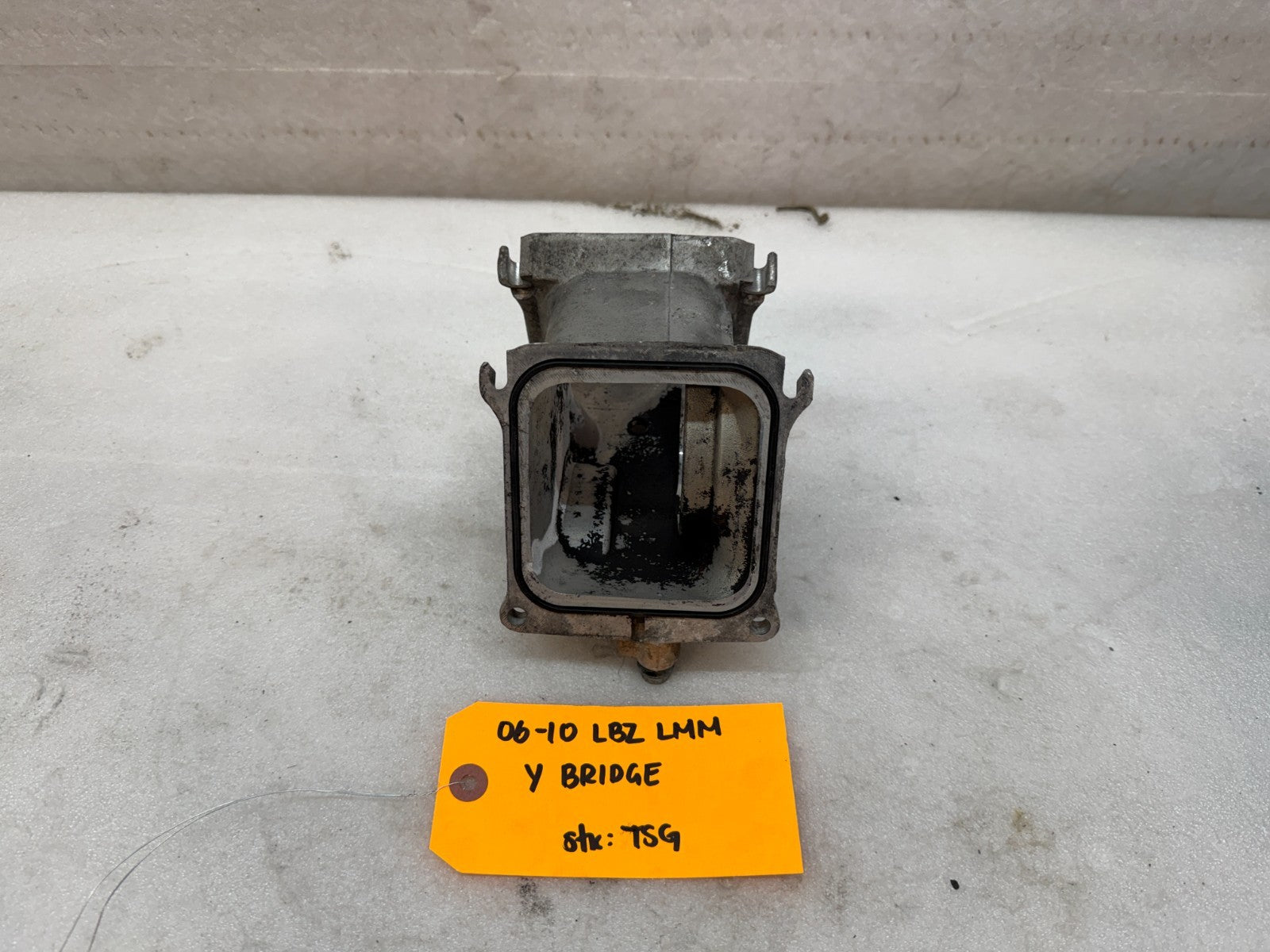 06-10 GMC CHEVROLET LBZ LMM 6.6 DURAMAX Y-BRIDGE INTAKE MANIFOLD