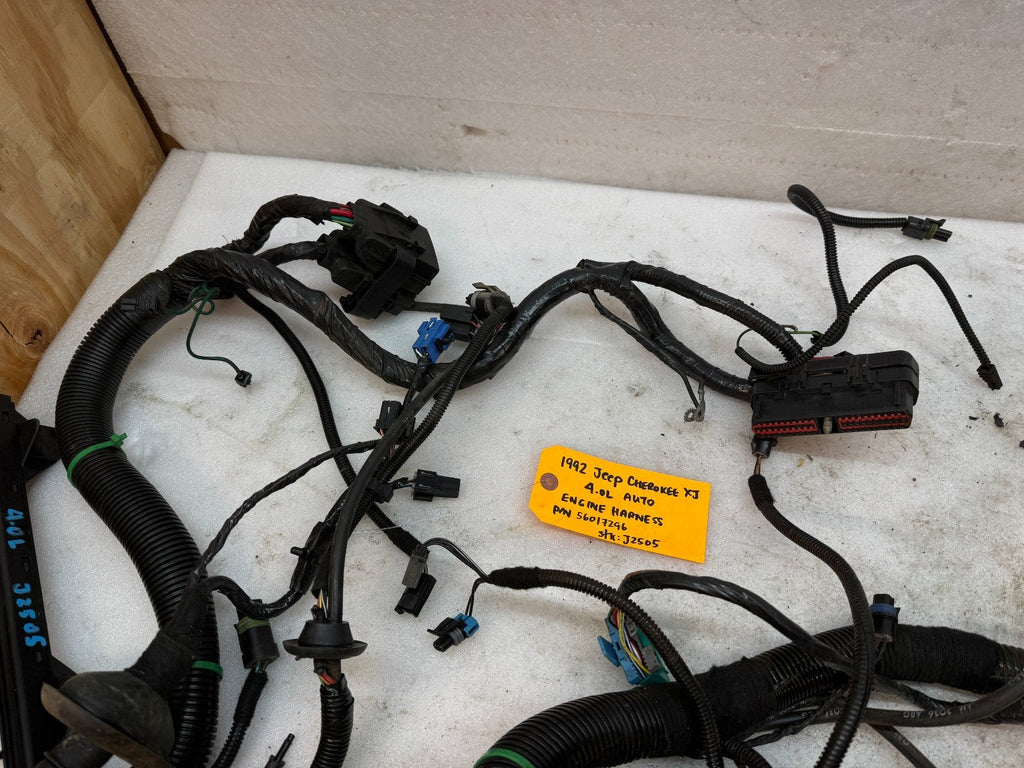 92 JEEP CHEROKEE XJ 4.0 ENGINE WIRING HARNESS LOOM FUSE BOX P56017296