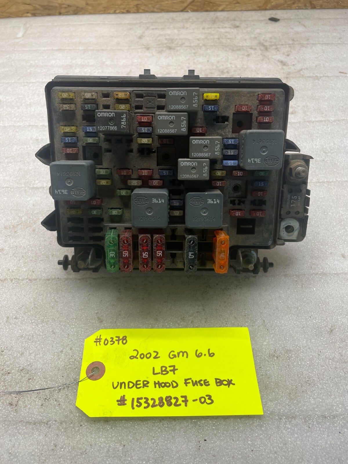 01 02 Chevrolet GMC SILVERADO SIERRA LLY UNDERHOOD FUSE RELAY BOX 15328827-03