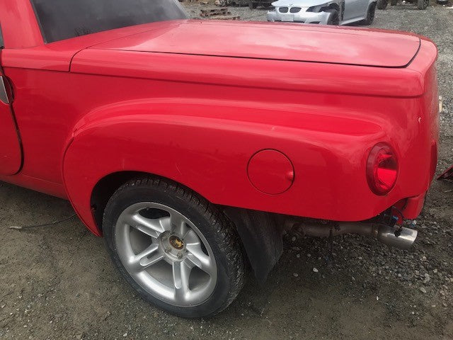 03 04 05 06 CHEVROLET SSR OEM RED COMPLETE BOX LEFT AND RIGHT W/ TONNEAU COVER