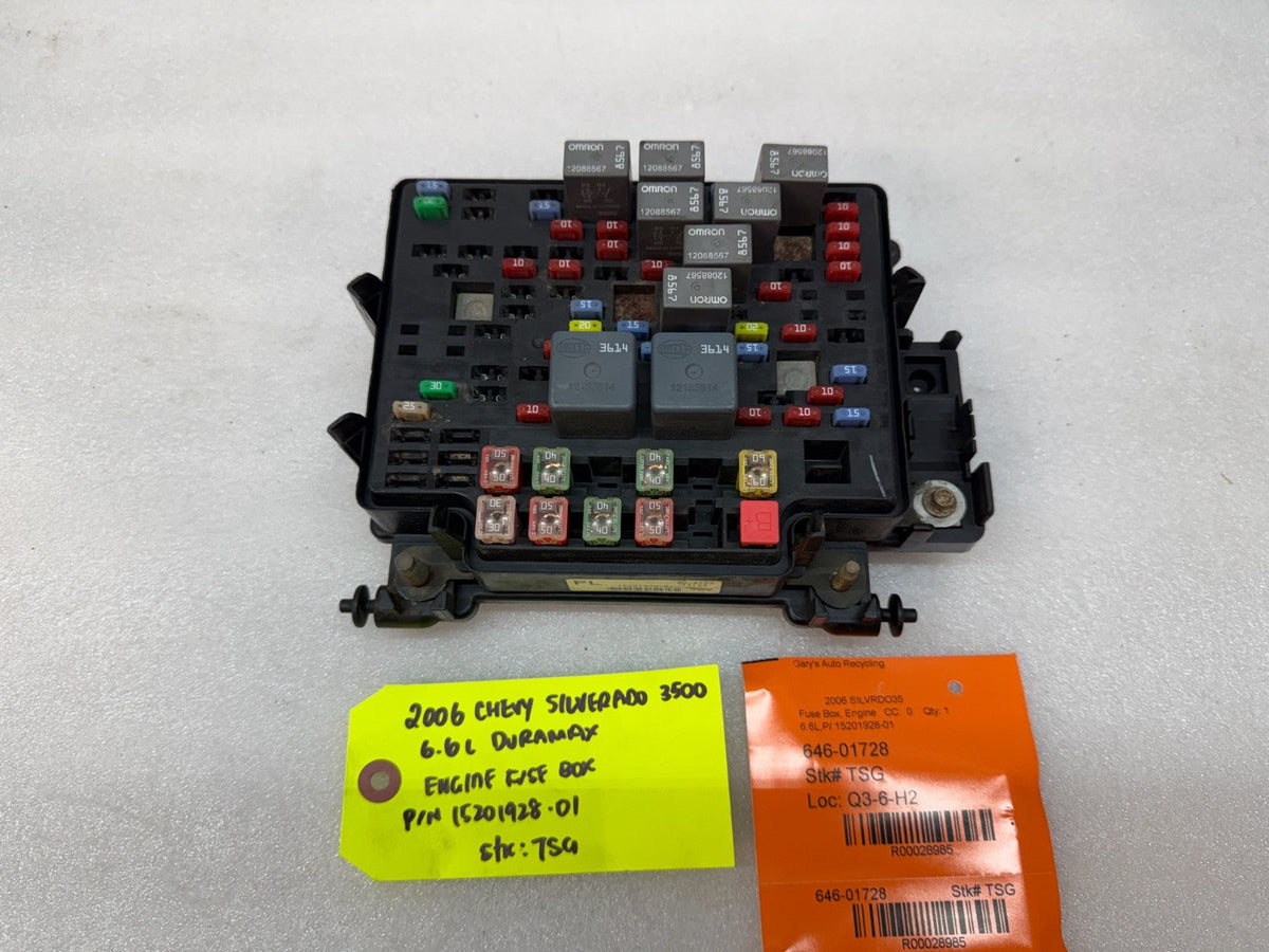03-07 Chevrolet GMC SILVERADO SIERRA 1500 UNDERHOOD FUSE RELAY BOX 15201928-01