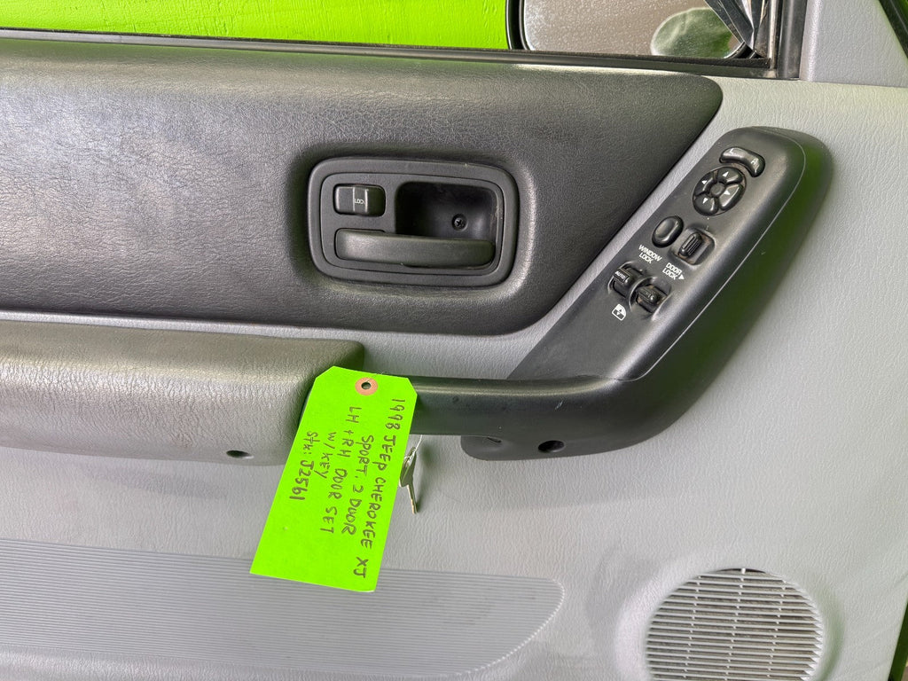 97-01 JEEP CHEROKEE XJ  OEM BLACK LEFT RIGHT FRONT DOORS DOOR MIRROR PANELS