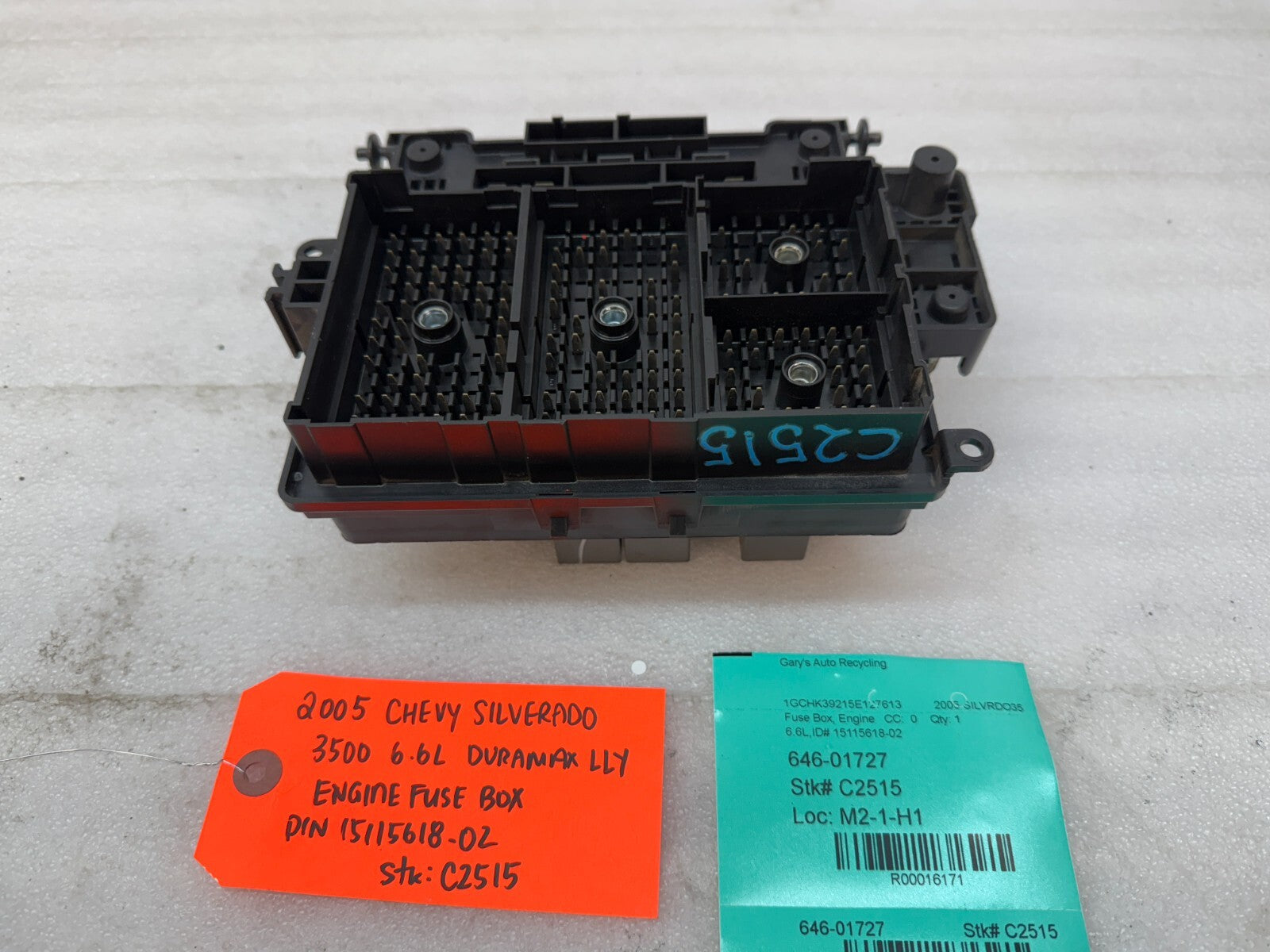 01-05 Chevrolet GMC SILVERADO SIERRA LLY UNDERHOOD FUSE RELAY BOX 15115618-02