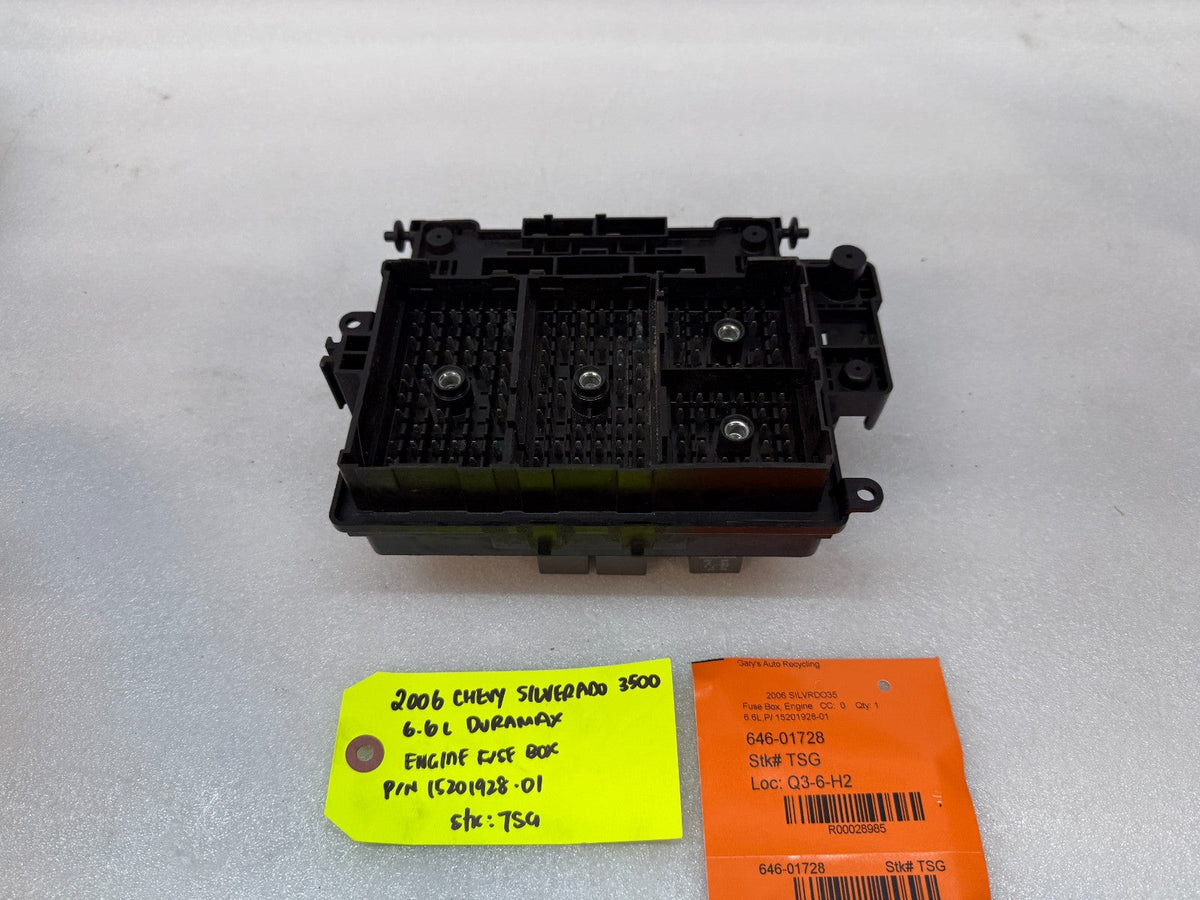 03-07 Chevrolet GMC SILVERADO SIERRA 1500 UNDERHOOD FUSE RELAY BOX 15201928-01