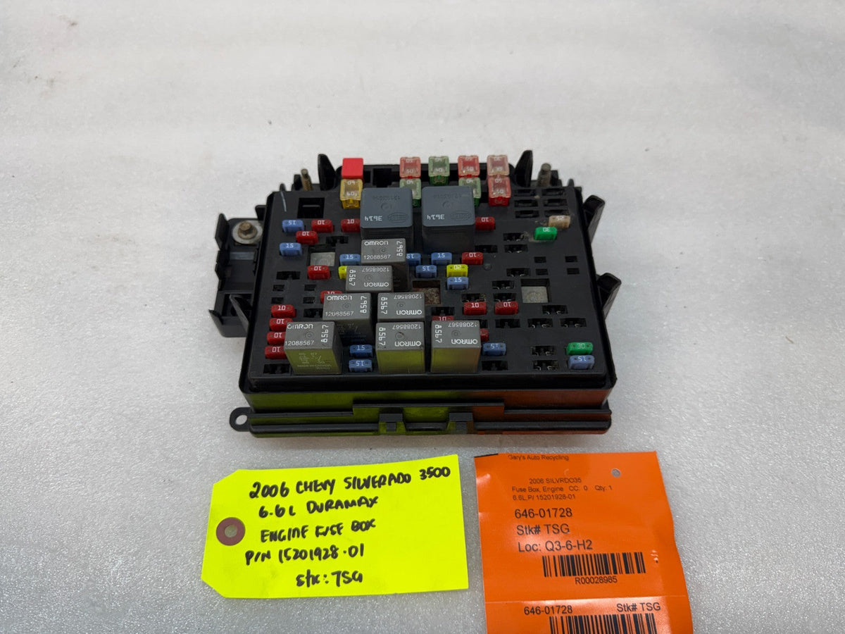 03-07 Chevrolet GMC SILVERADO SIERRA 1500 UNDERHOOD FUSE RELAY BOX 15201928-01