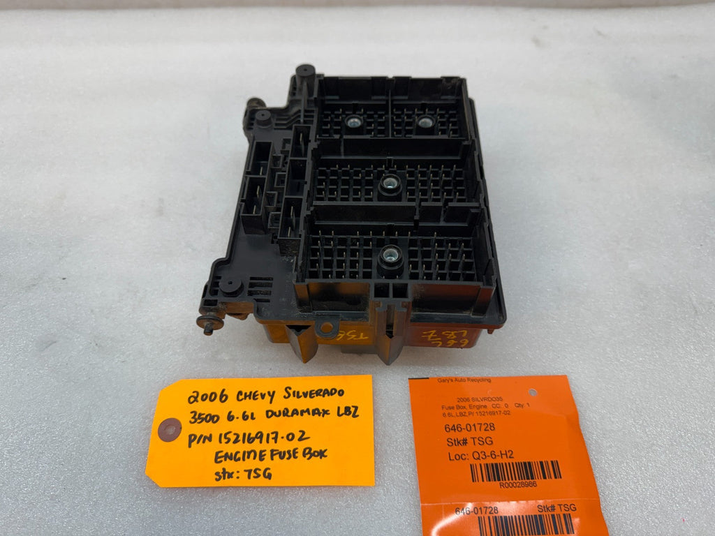 06 07 Chevrolet GMC SILVERADO SIERRA LBZ UNDERHOOD FUSE RELAY BOX 15216917-02