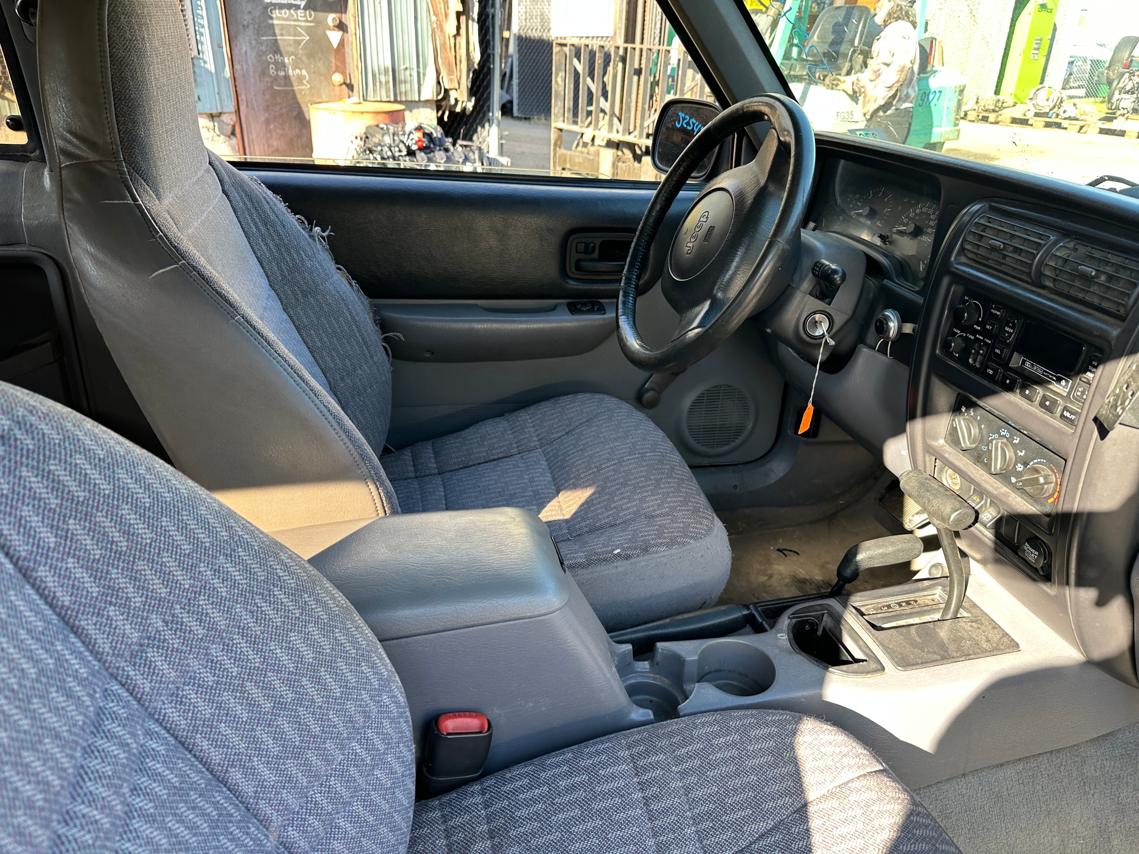 1998 Jeep Cherokee Sport 4.0 – J2545