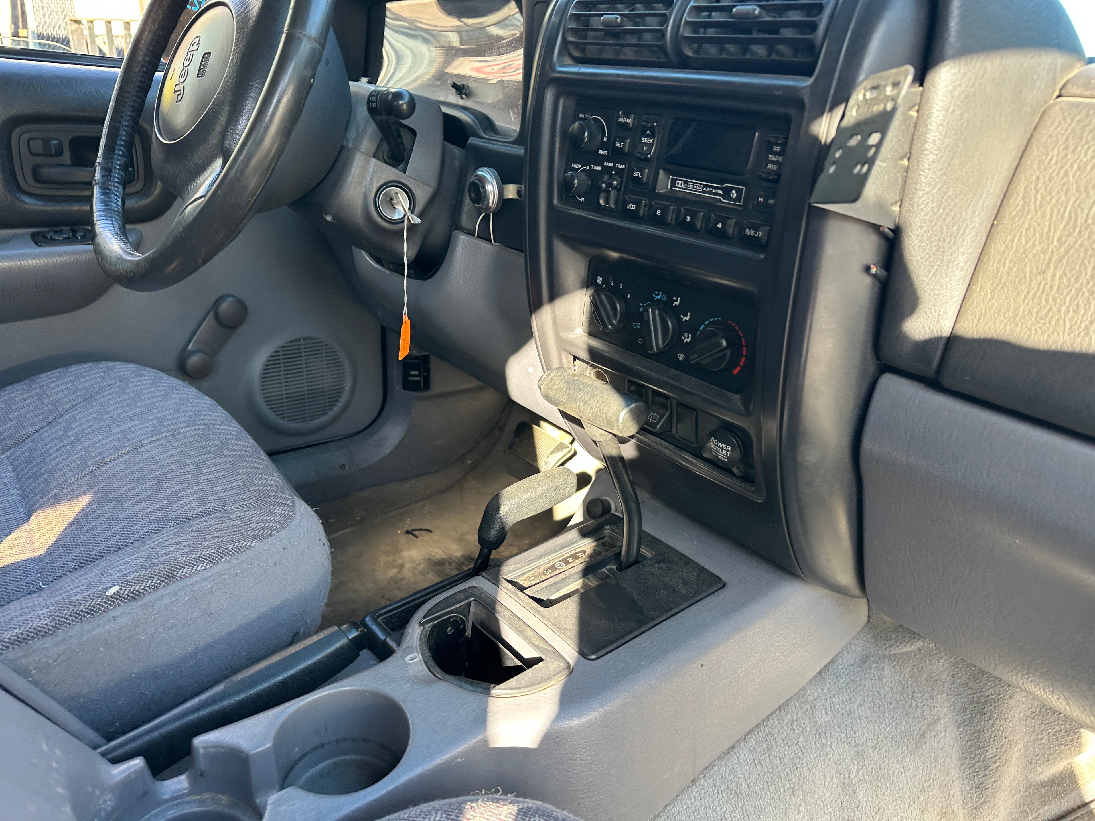 1998 Jeep Cherokee Sport 4.0 – J2545