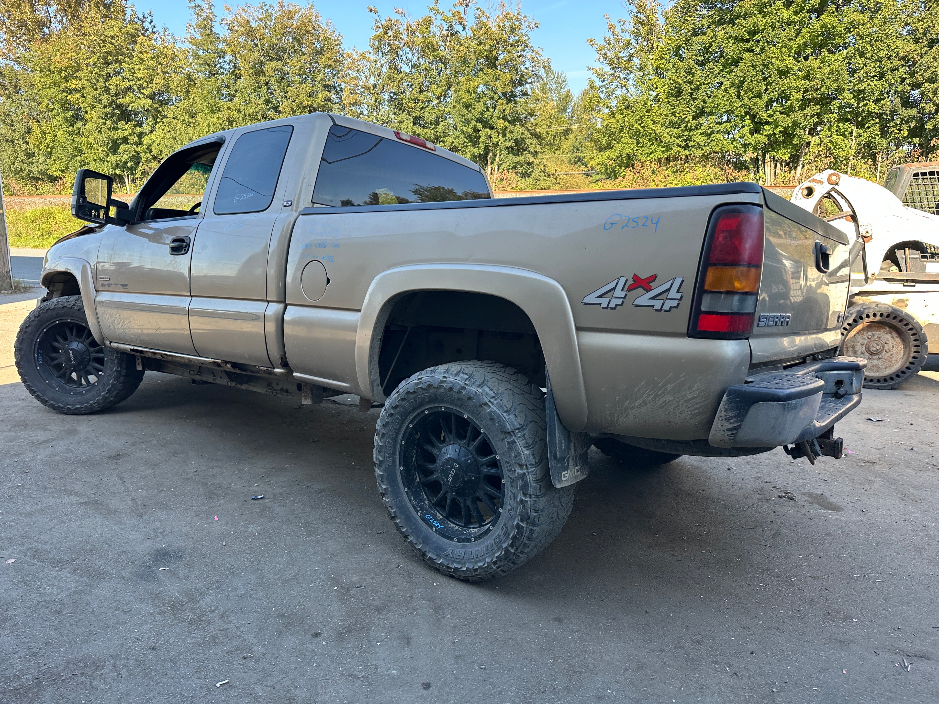 2005 GMC Sierra K2500HD 6.6 LLY Duramax – G2524