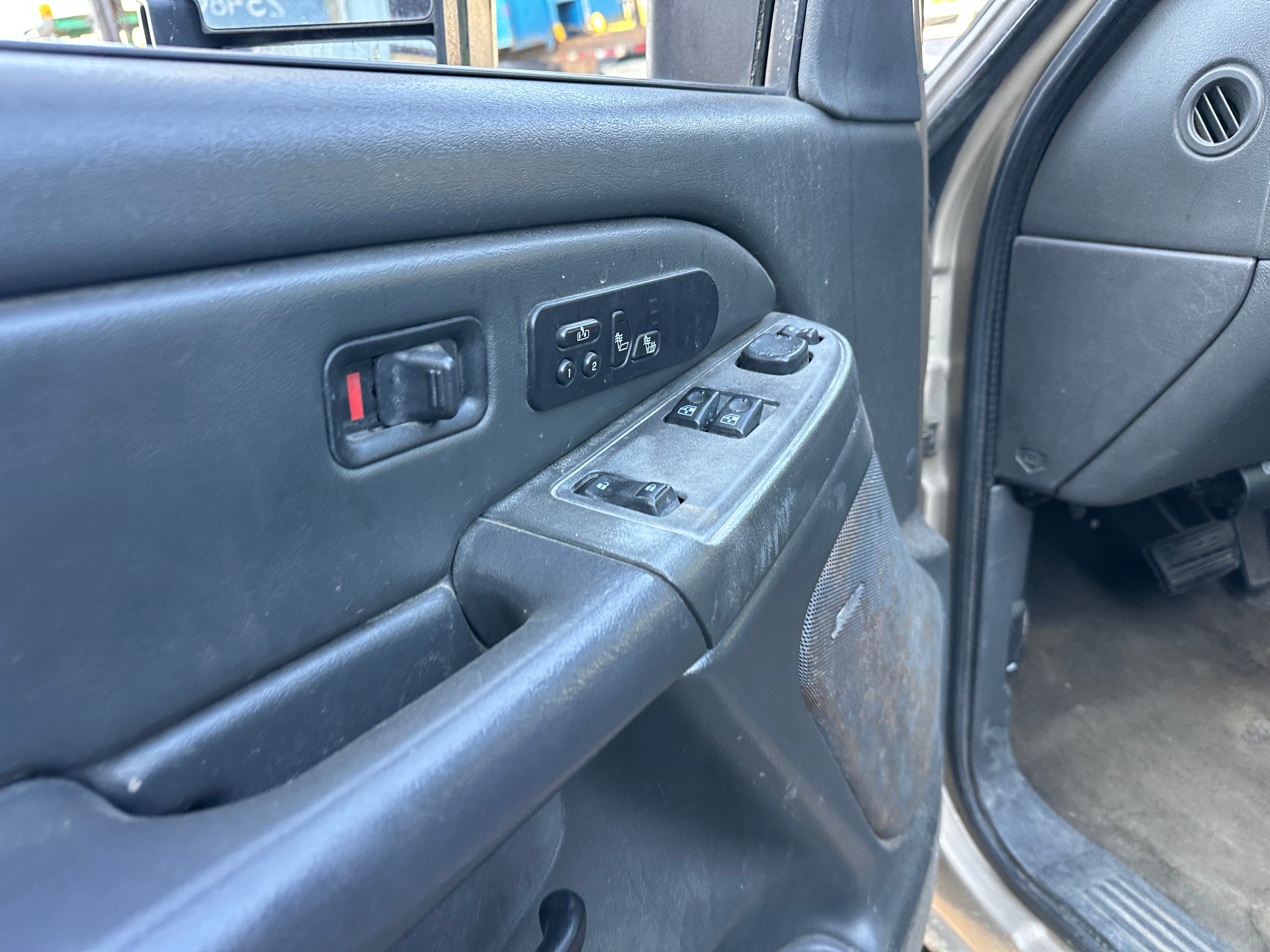 2005 GMC Sierra K2500HD 6.6 LLY Duramax – G2524