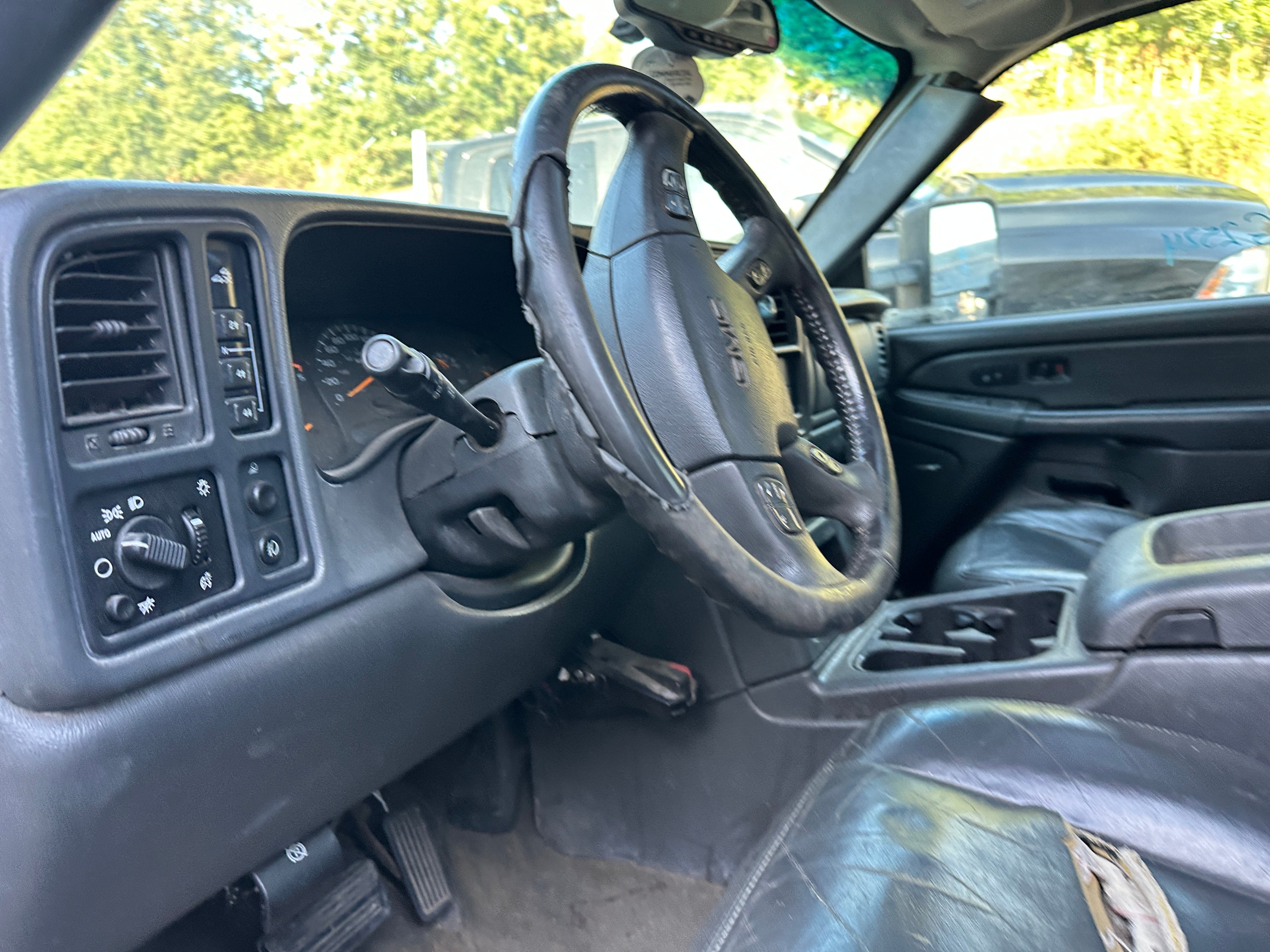 2005 GMC Sierra K2500HD 6.6 LLY Duramax – G2524