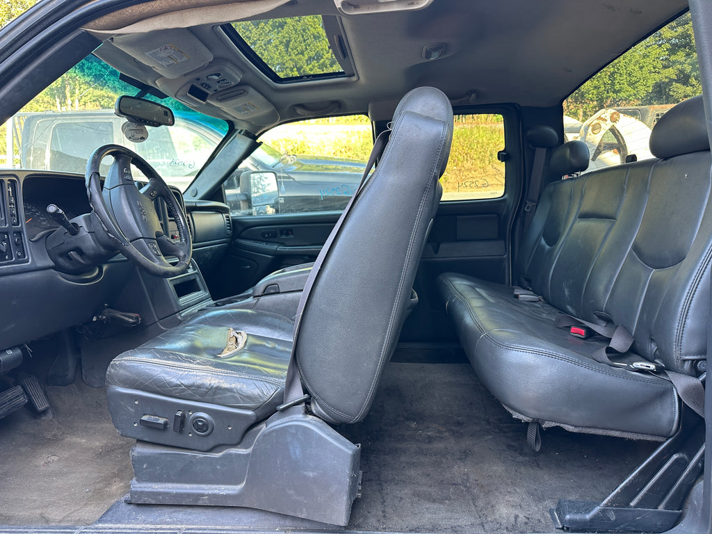 2005 GMC Sierra K2500HD 6.6 LLY Duramax – G2524