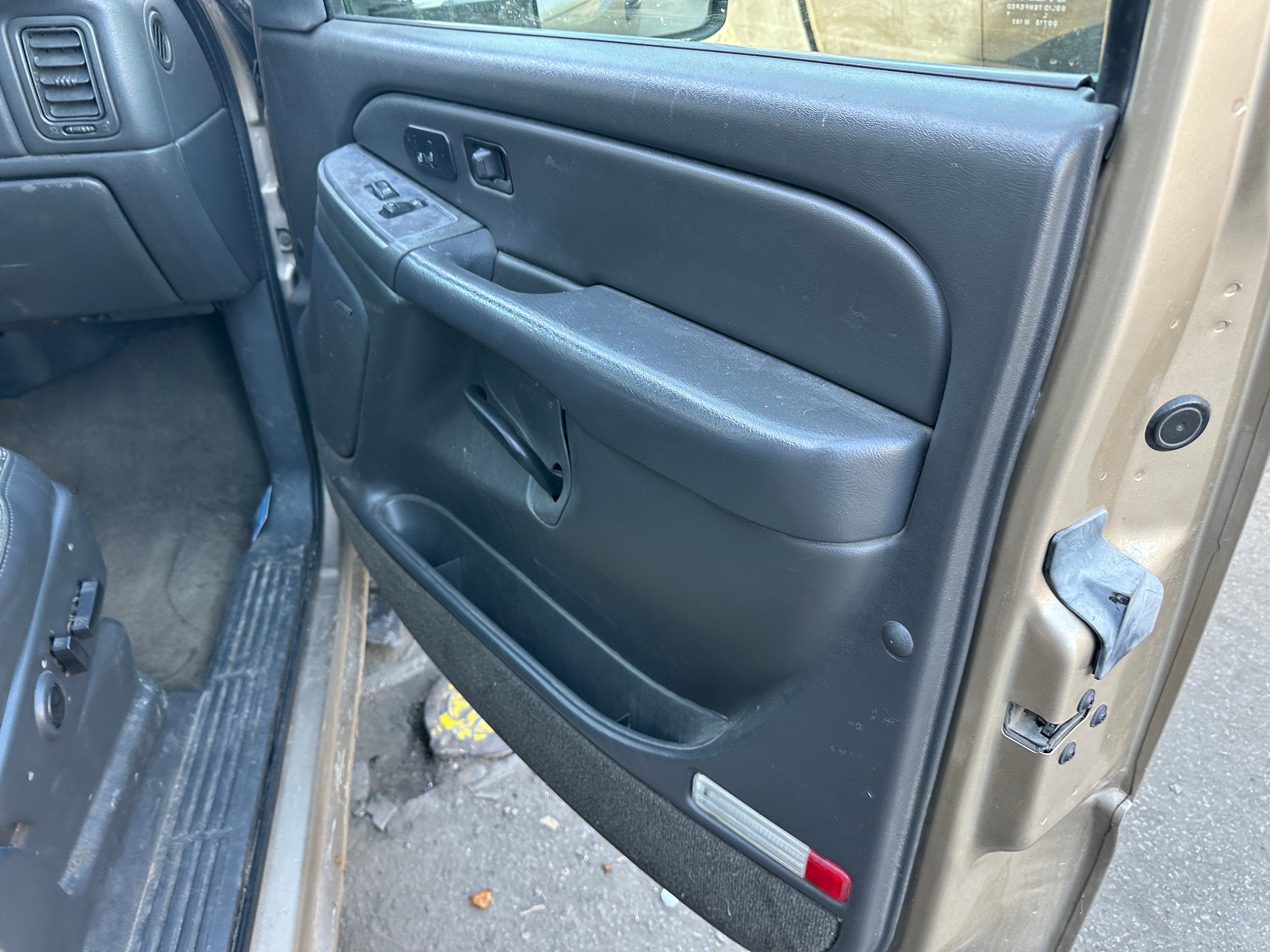 2005 GMC Sierra K2500HD 6.6 LLY Duramax – G2524