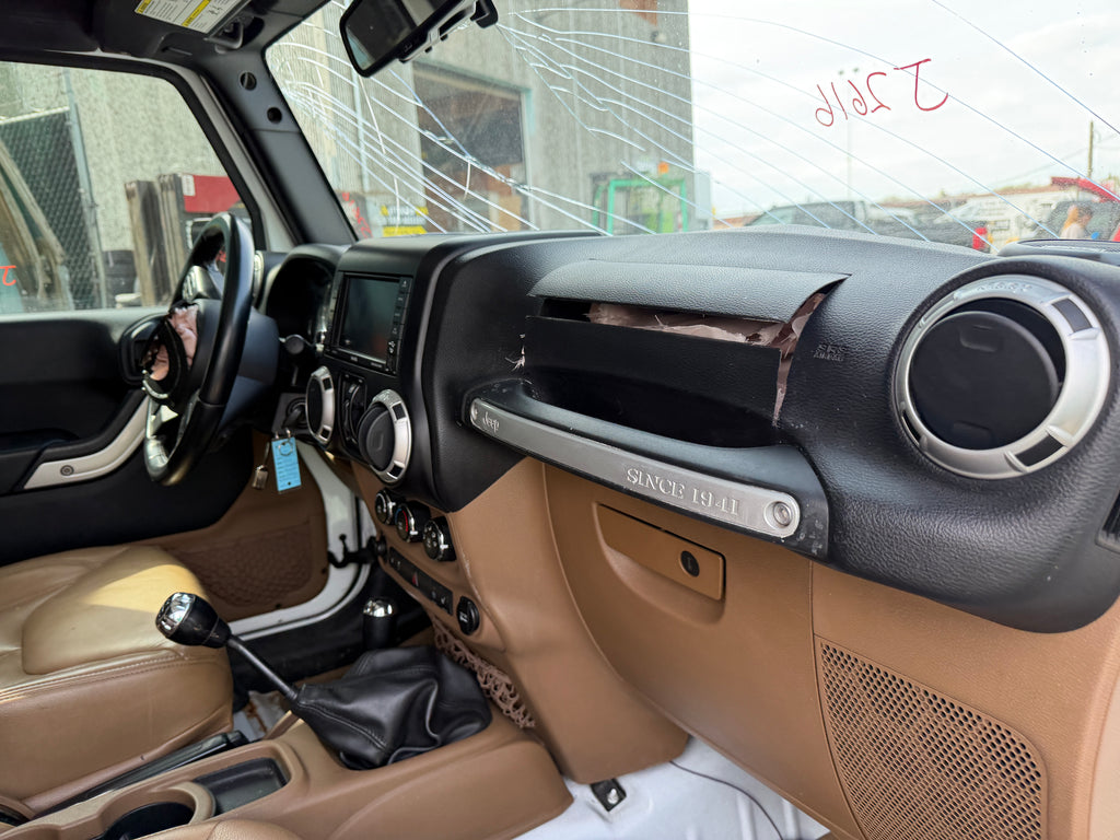2015 Jeep Wrangler JK Unlimited Sahara 3.6 – J2616
