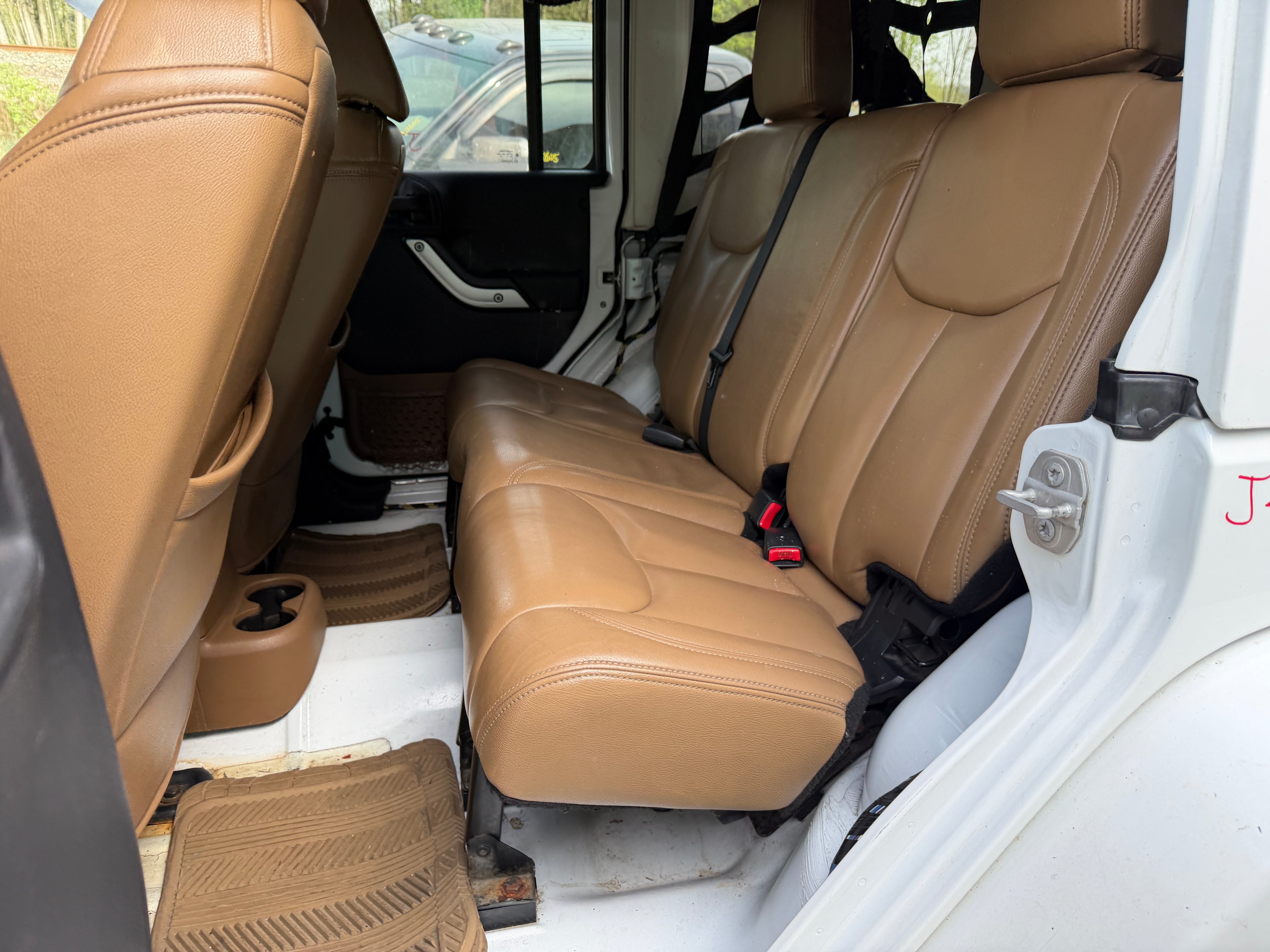 2015 Jeep Wrangler JK Unlimited Sahara 3.6 – J2616