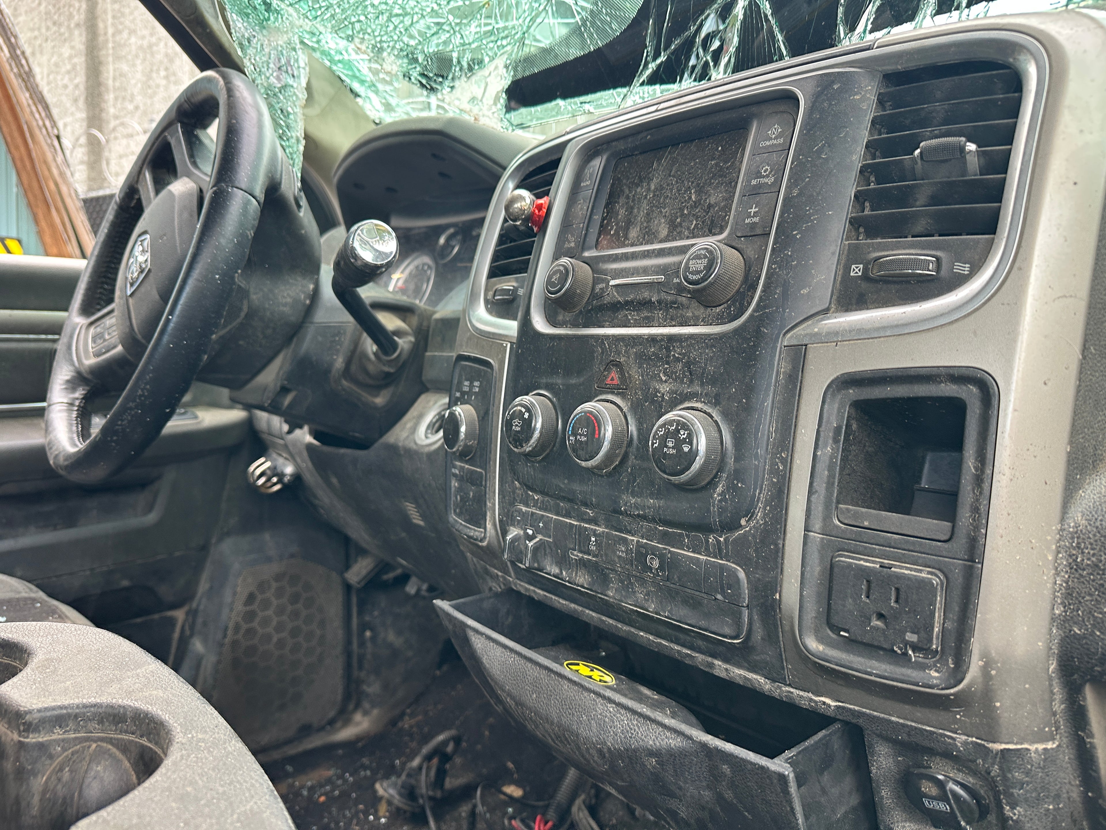 2014 Ram 3500 SLT 6.7 Cummins – D2505