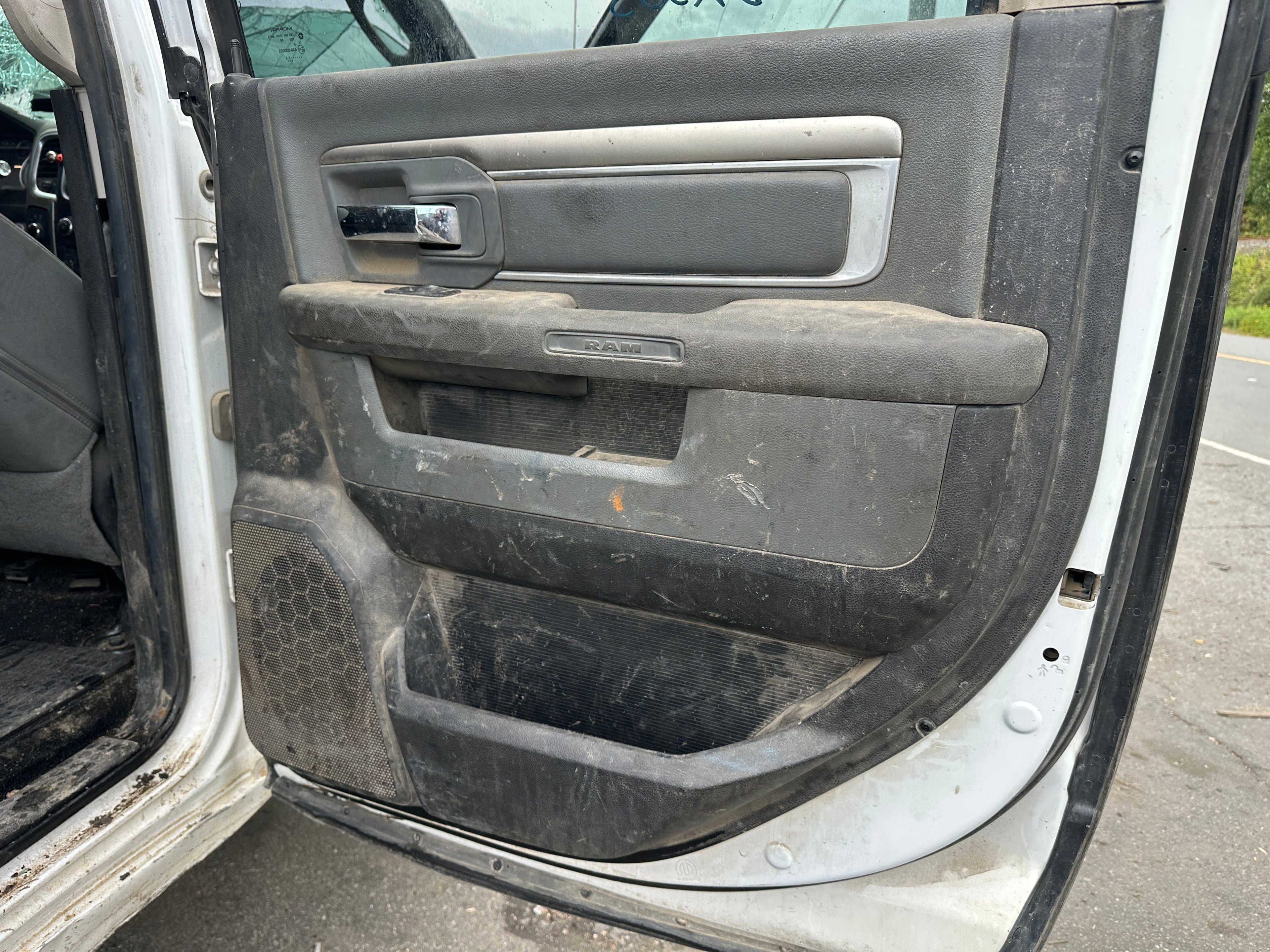 2014 Ram 3500 SLT 6.7 Cummins – D2505