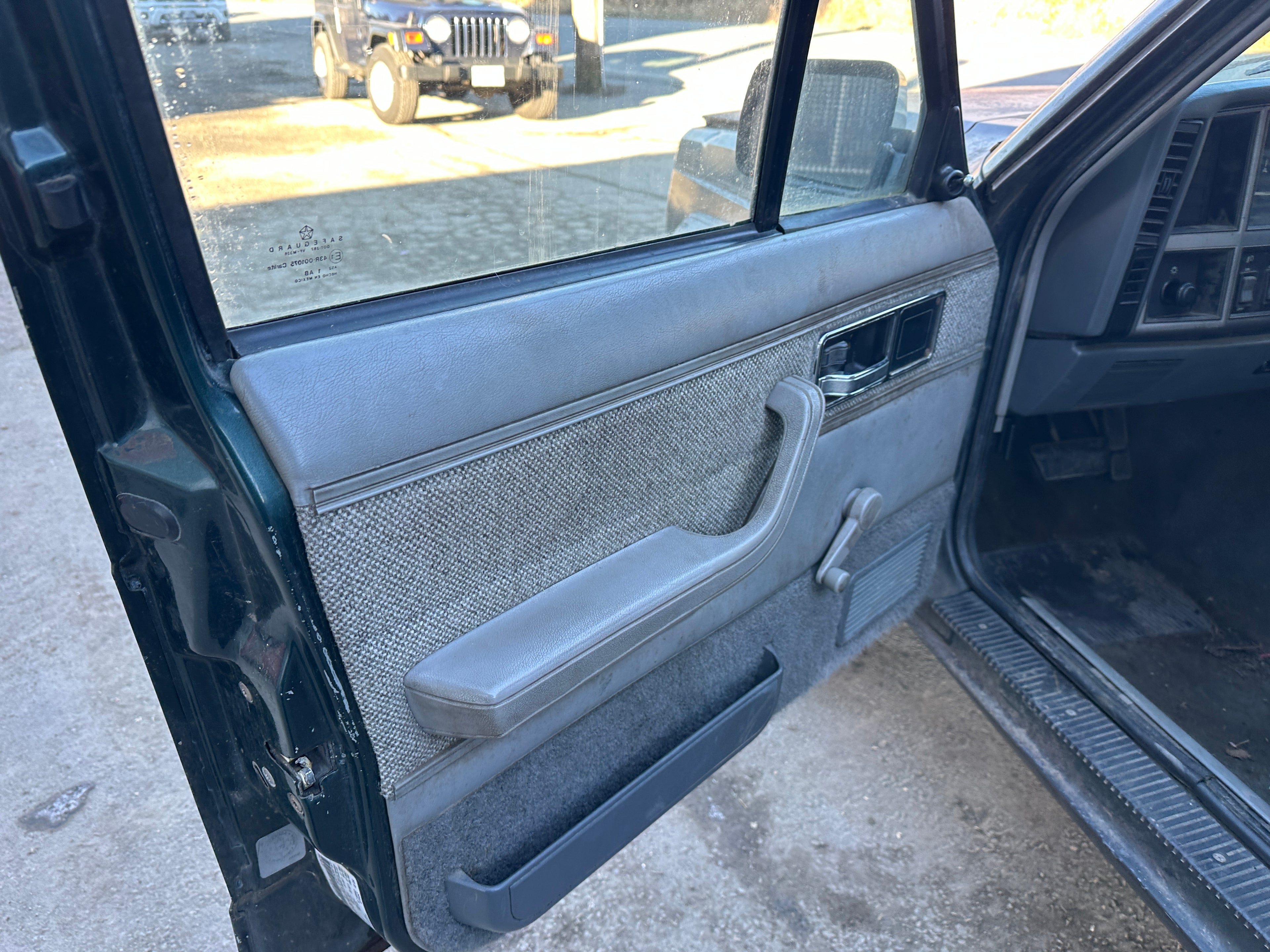 1992 Jeep Cherokee XJ 4.0 – J2505