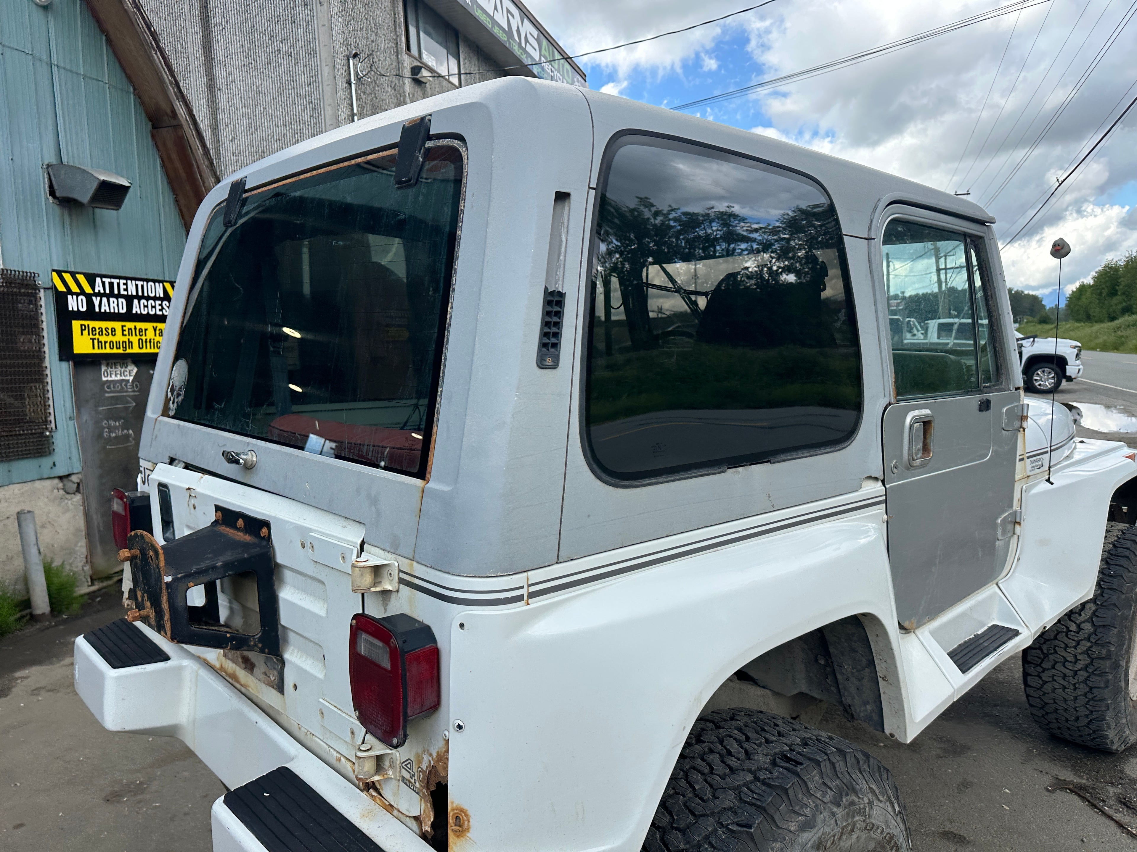 1992 Jeep Wrangler YJ – J2527