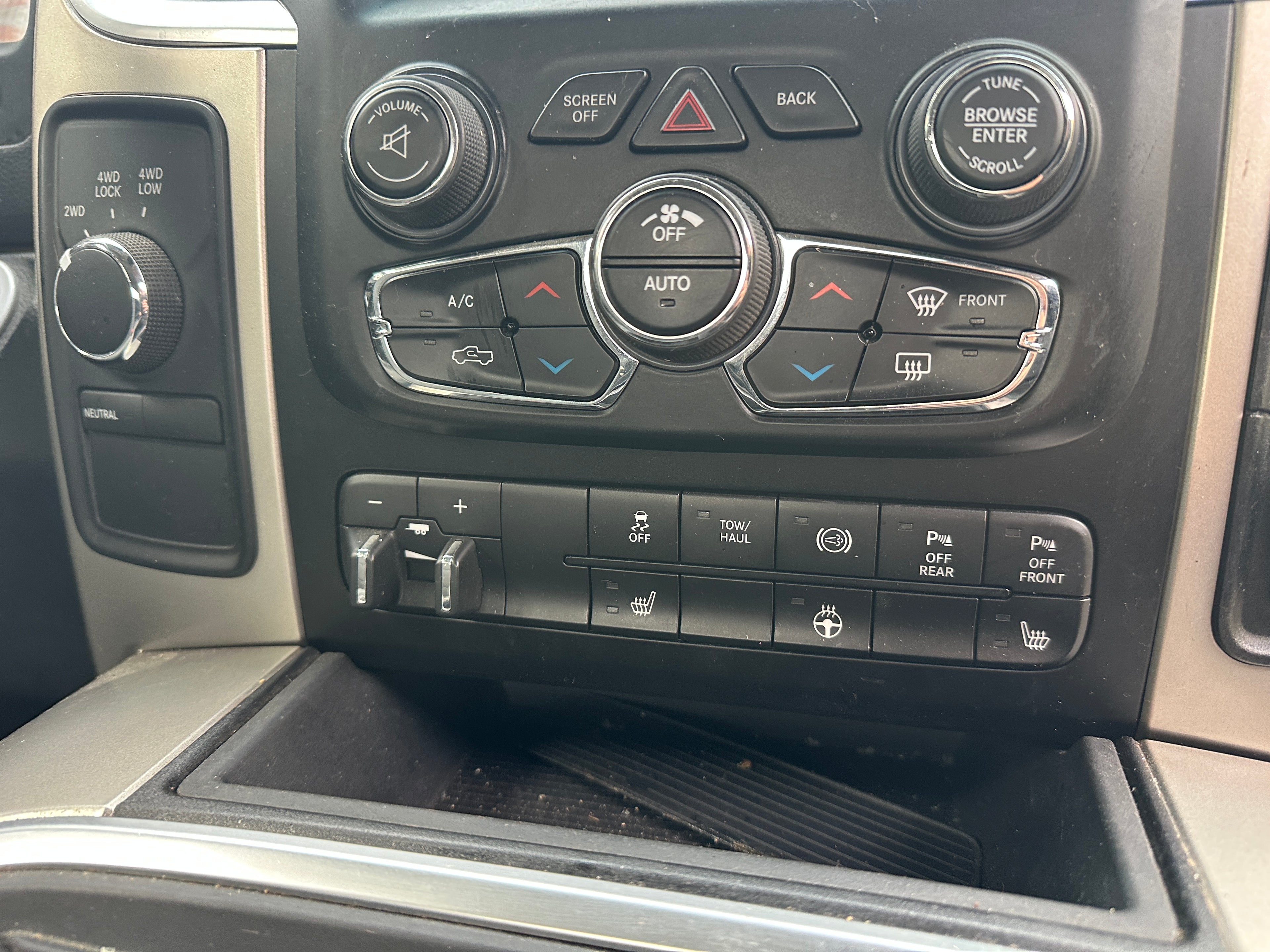 Ram 3500 SLT 6.7 Cummins – D2506