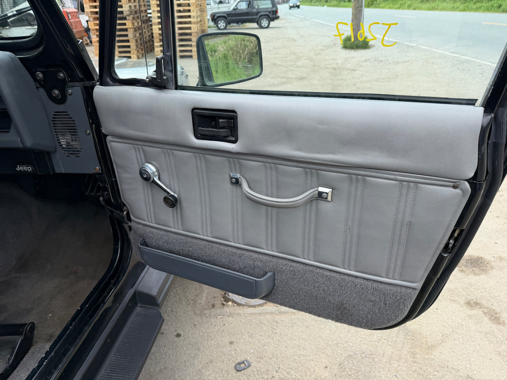 1990 Jeep Wrangler YJ Laredo 4.2 – J2617