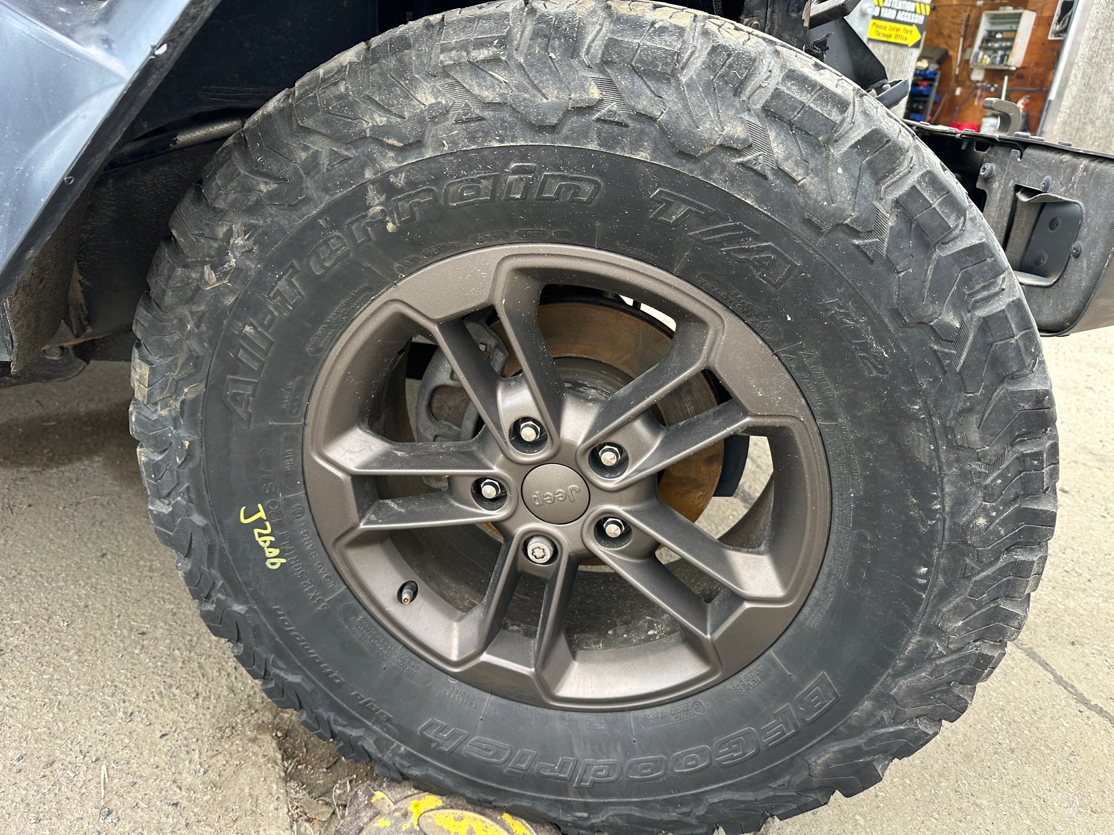 2016 Jeep Wrangler JK Unlimited Sahara 3.6 – J2606