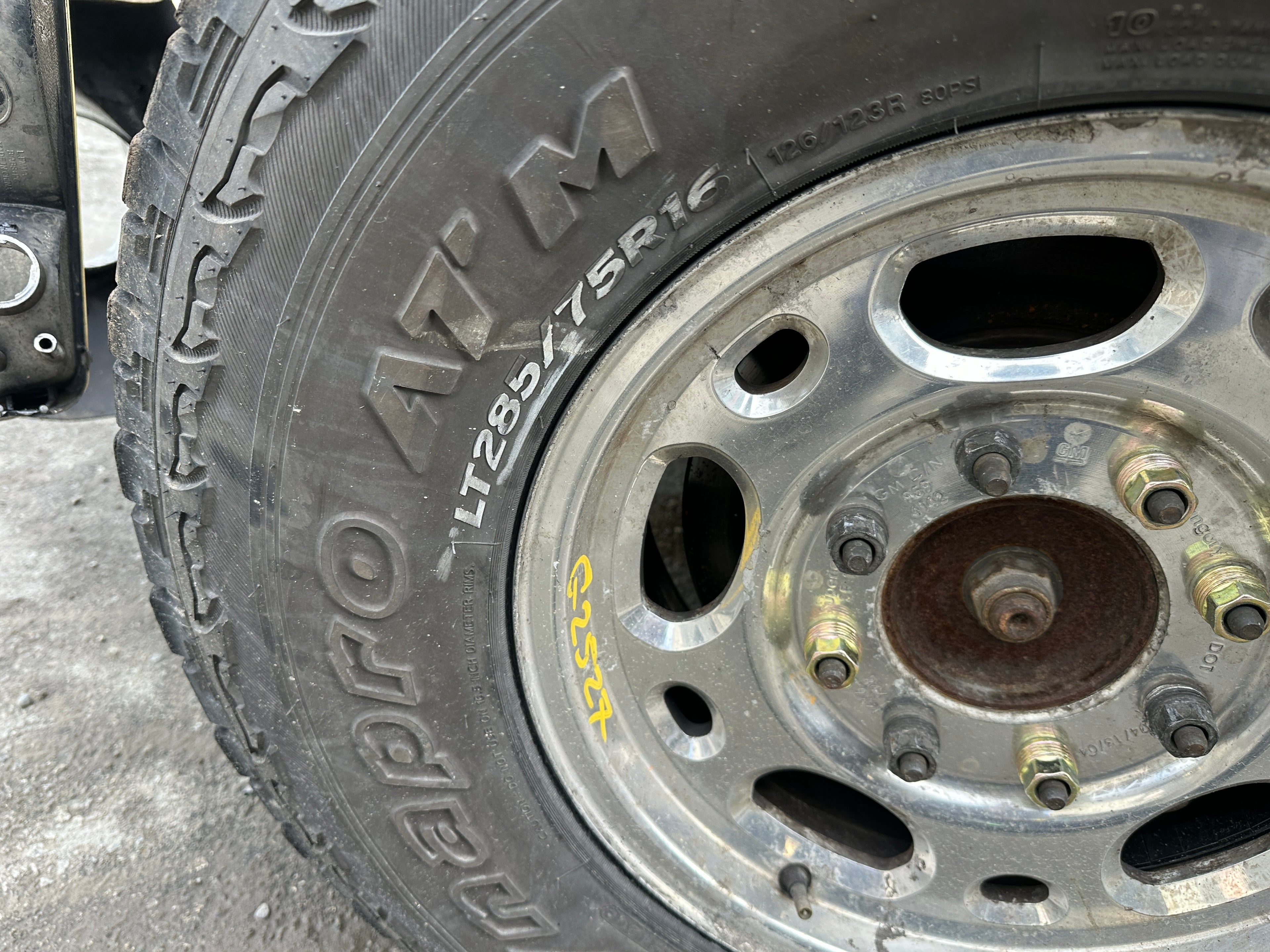 2004 GMC Sierra K2500HD 6.6 LLY Duramax – G2527