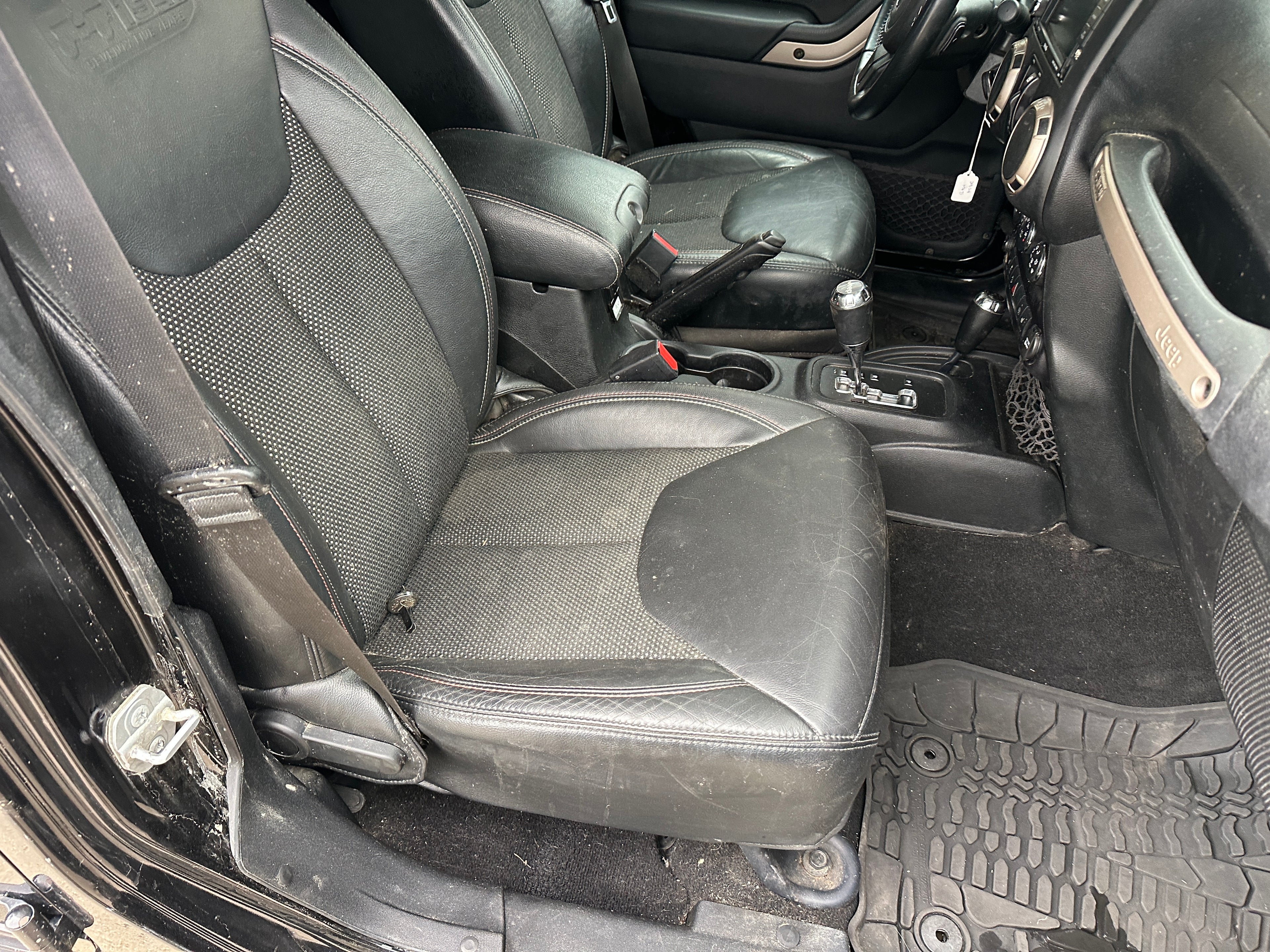 2016 Jeep Wrangler JK Unlimited Sahara 3.6 – J2606