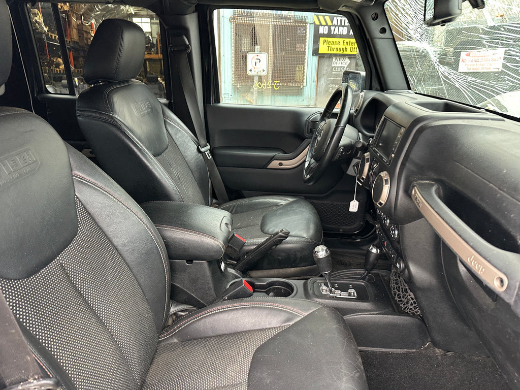 2016 Jeep Wrangler JK Unlimited Sahara 3.6 – J2606