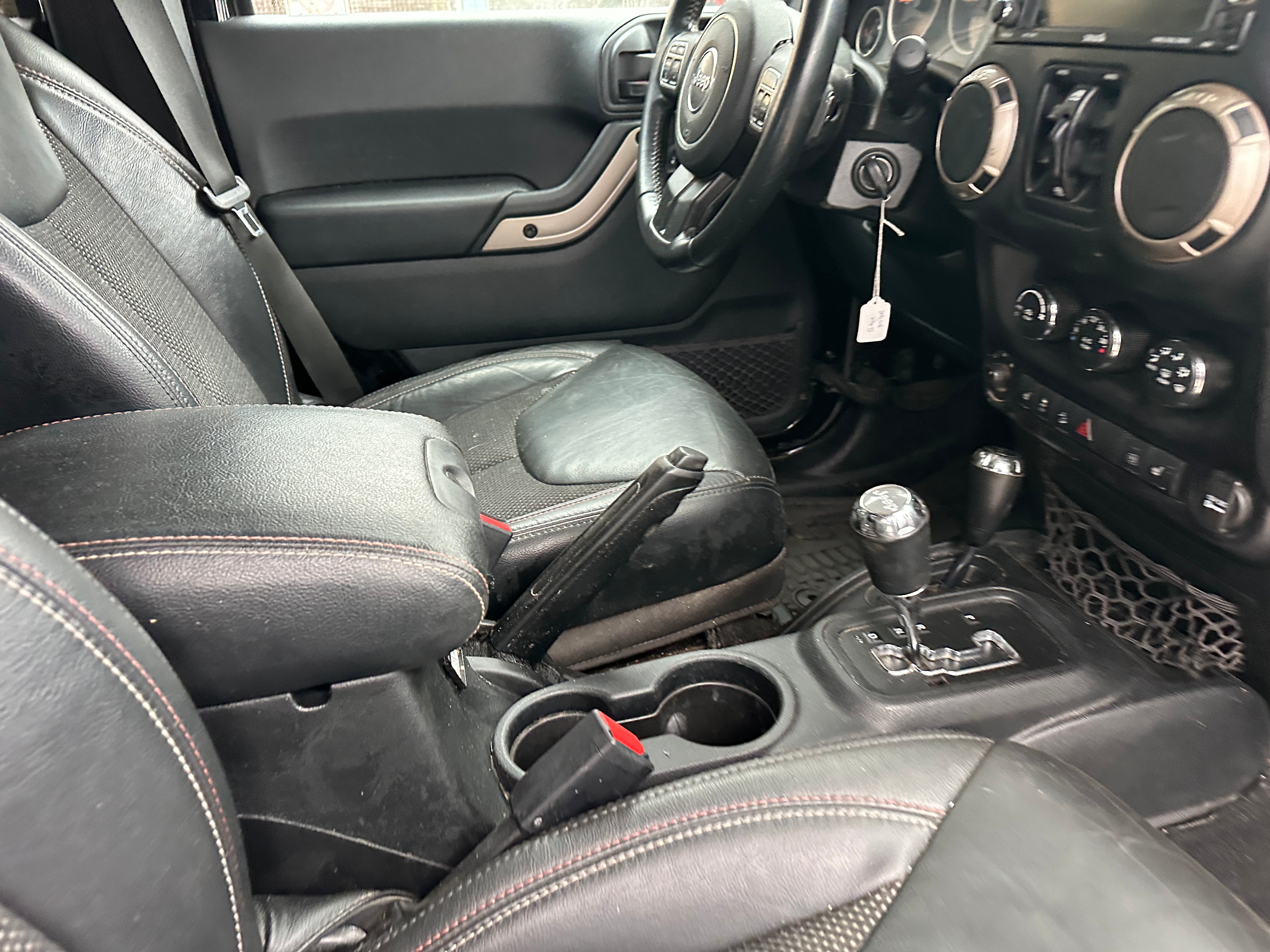 2016 Jeep Wrangler JK Unlimited Sahara 3.6 – J2606