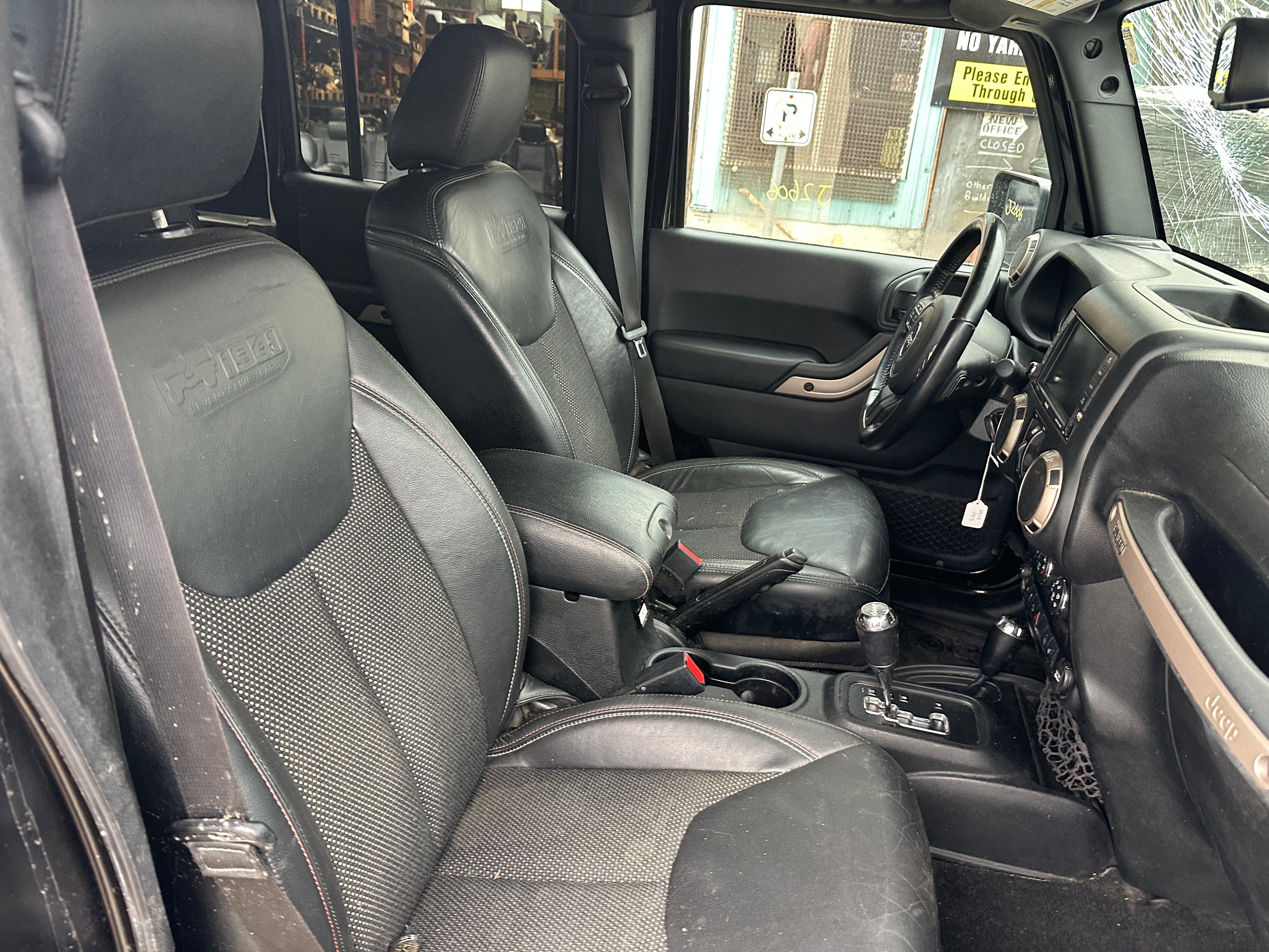 2016 Jeep Wrangler JK Unlimited Sahara 3.6 – J2606