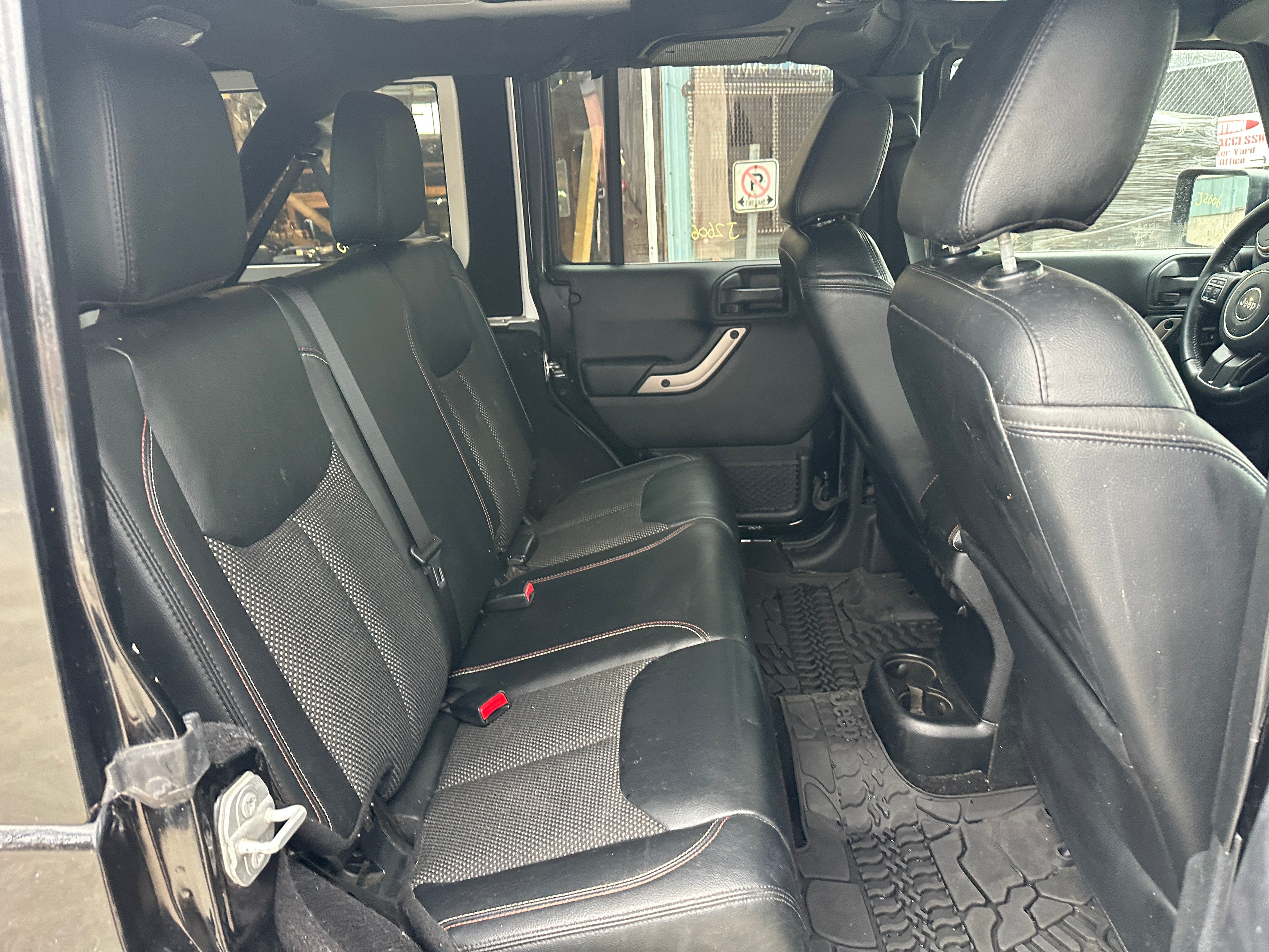 2016 Jeep Wrangler JK Unlimited Sahara 3.6 – J2606